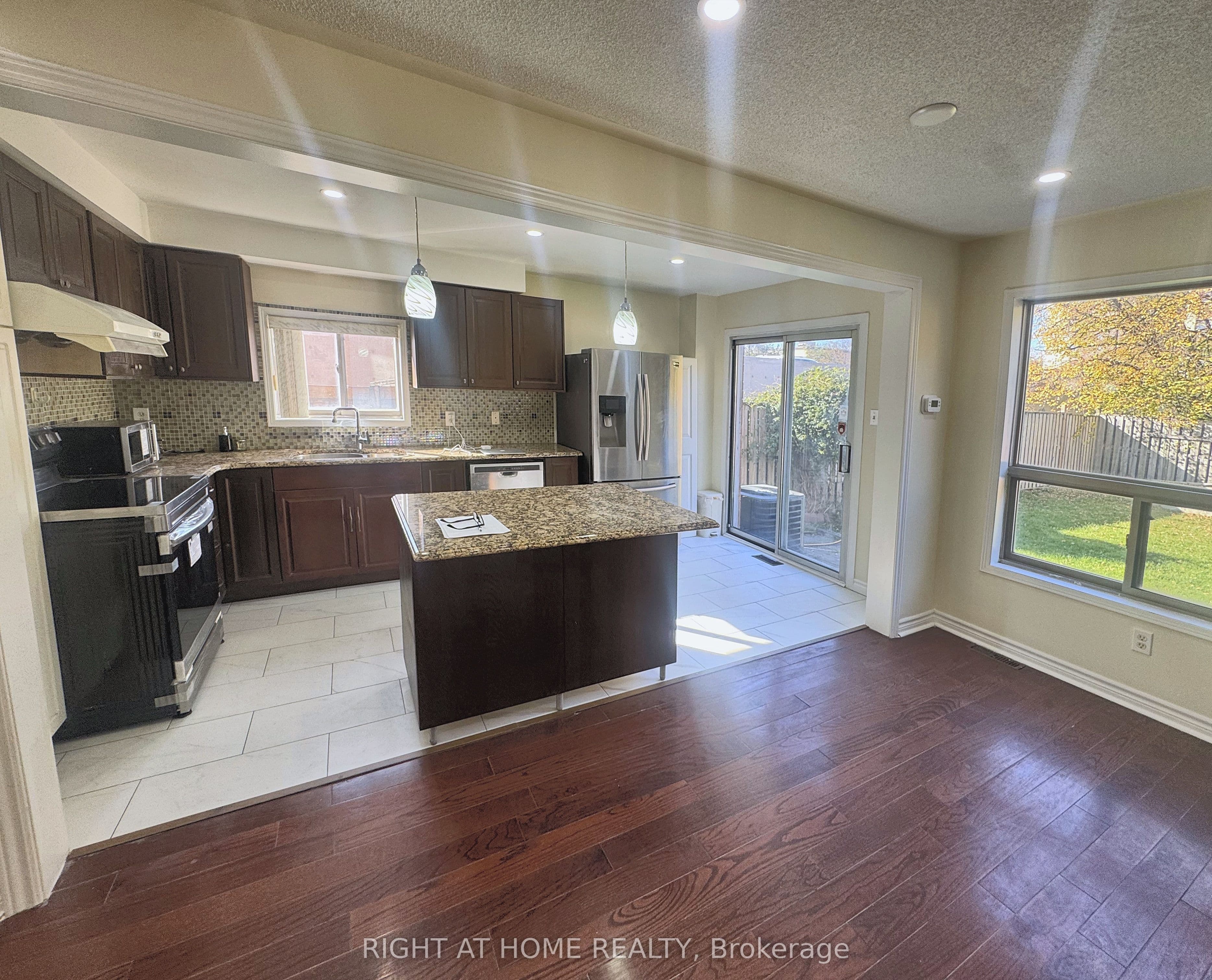 14 Acme Crescent, Toronto, ON M9R 3B8