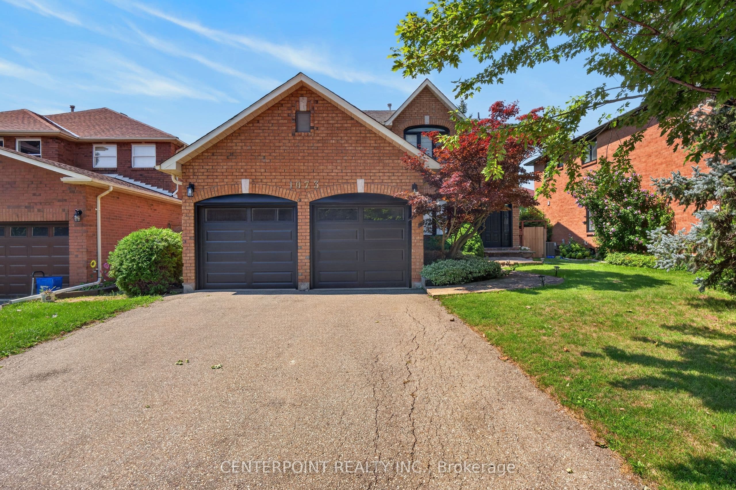 1073 Grandeur Crescent, Oakville, ON L6H 4B6
