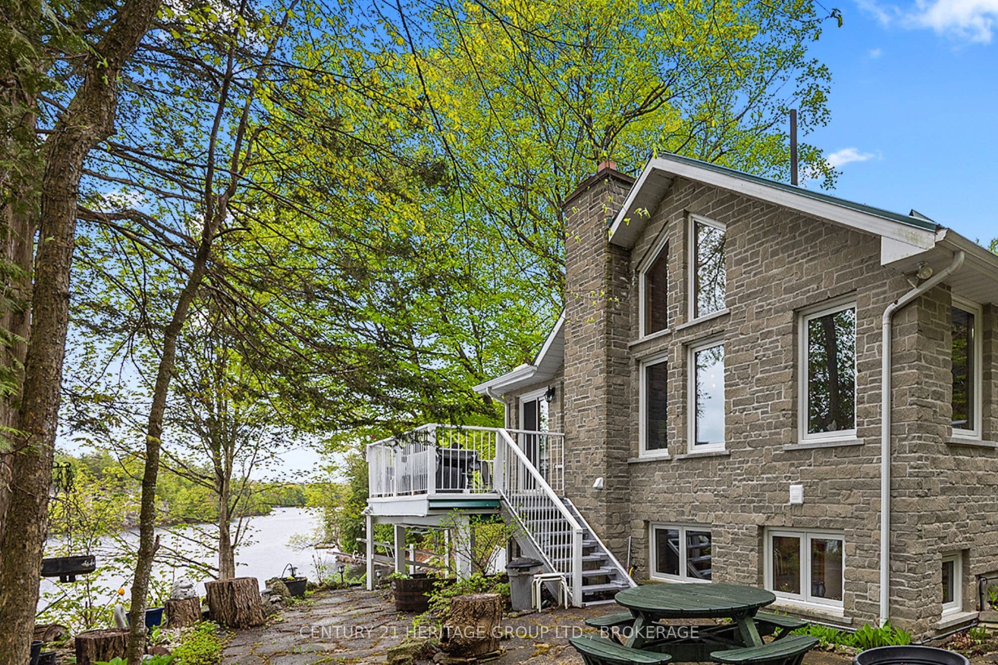 8126 Perth Road, South Frontenac, ON K0H 2L0