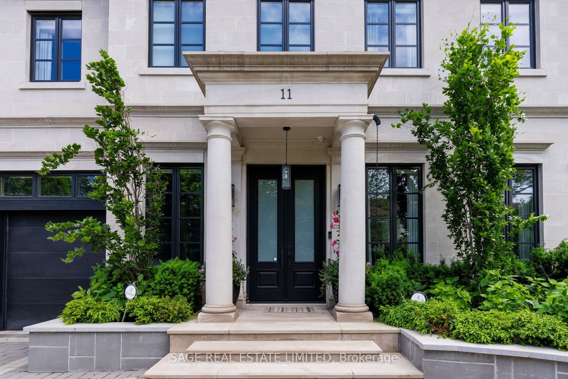 11 Ridgewood Road, Toronto, ON M5P 1T4