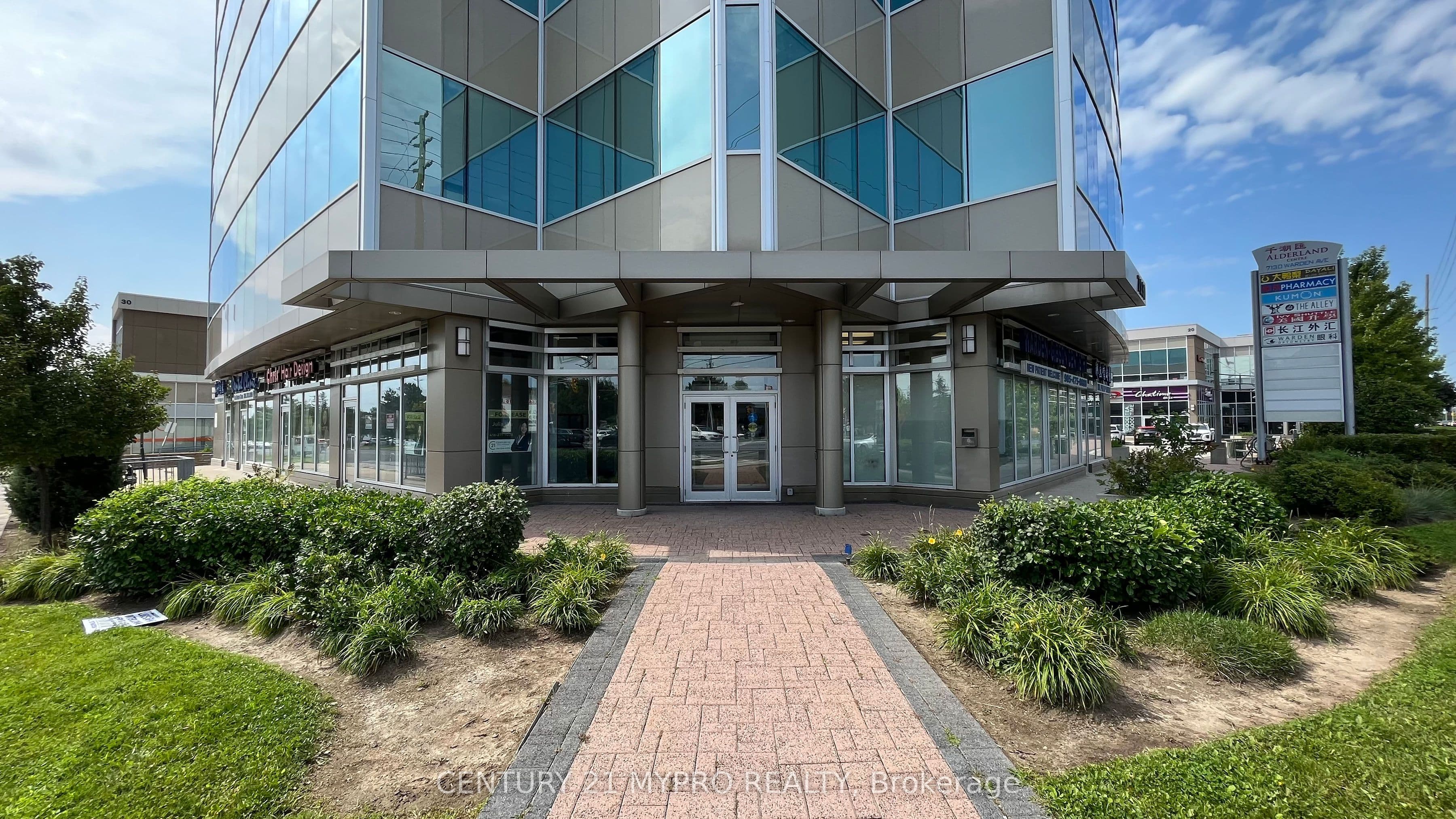 7130 Warden Avenue 601-Room 3, Markham, ON L3R 1S2