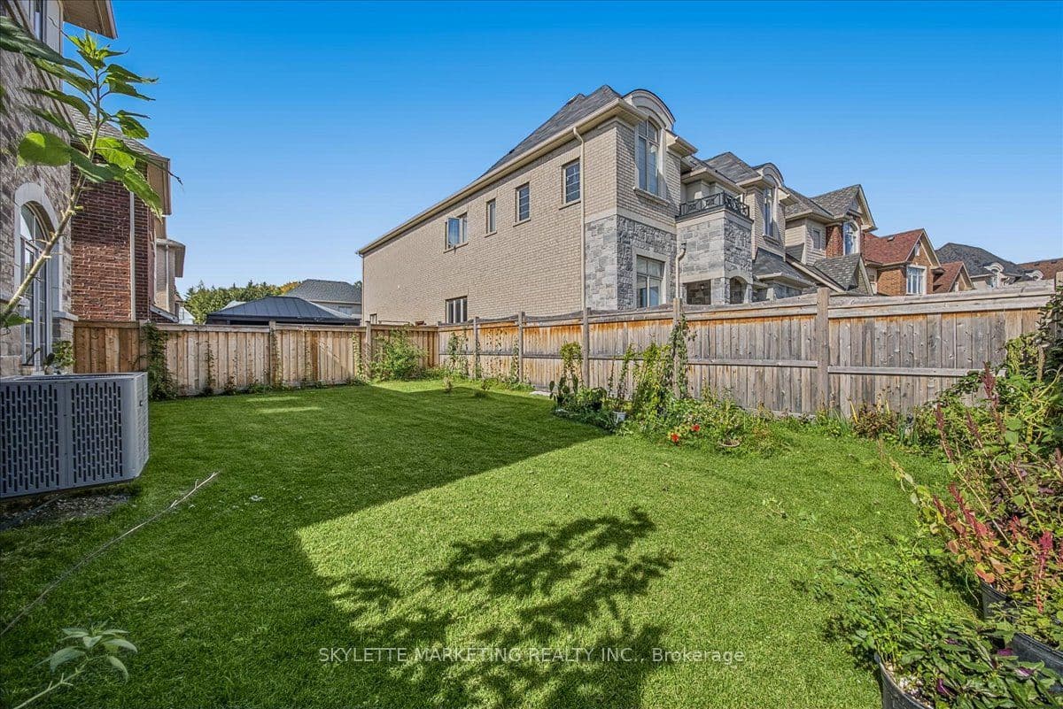 1 Cranley Road, East Gwillimbury, ON L9N 0T7