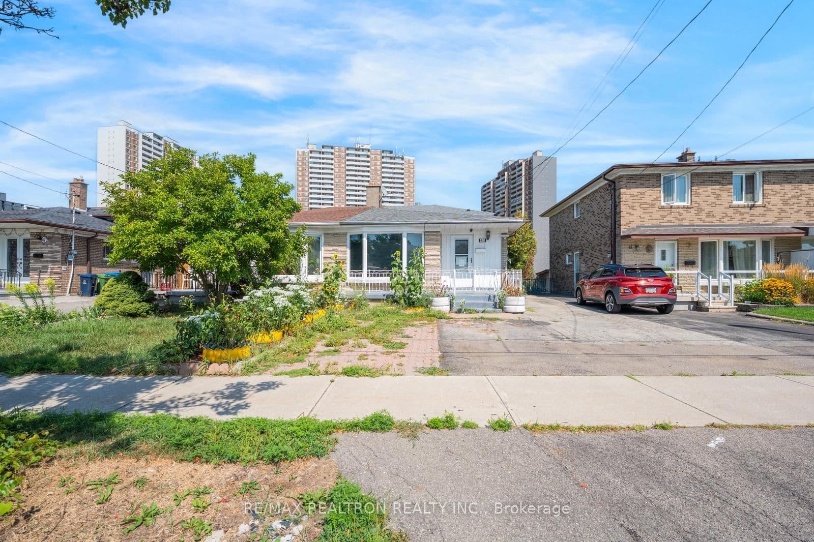 43 Lindylou Road, Toronto, ON M9M 2B1