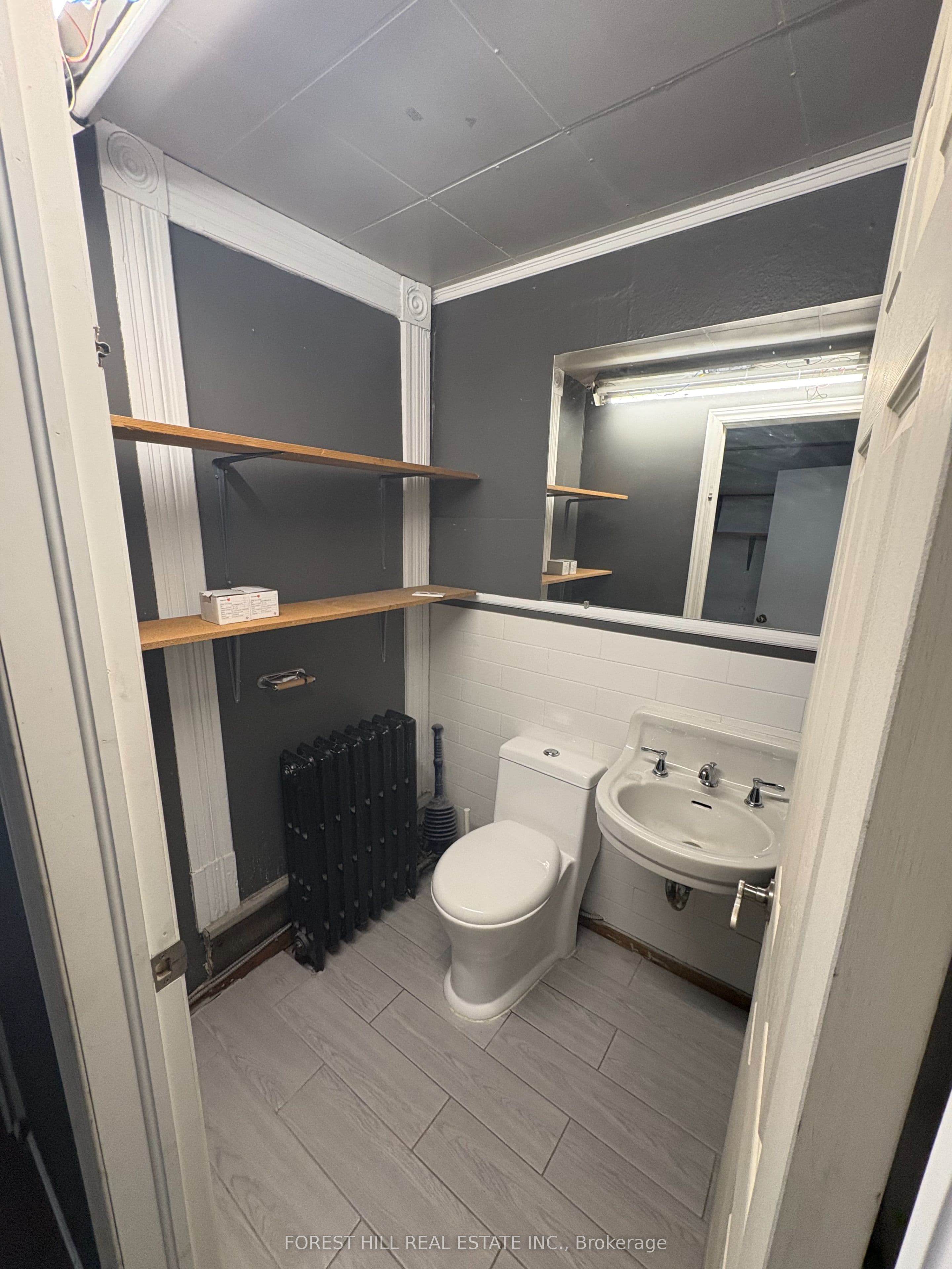239 Queen Street S B, Mississauga, ON L5M 1L7