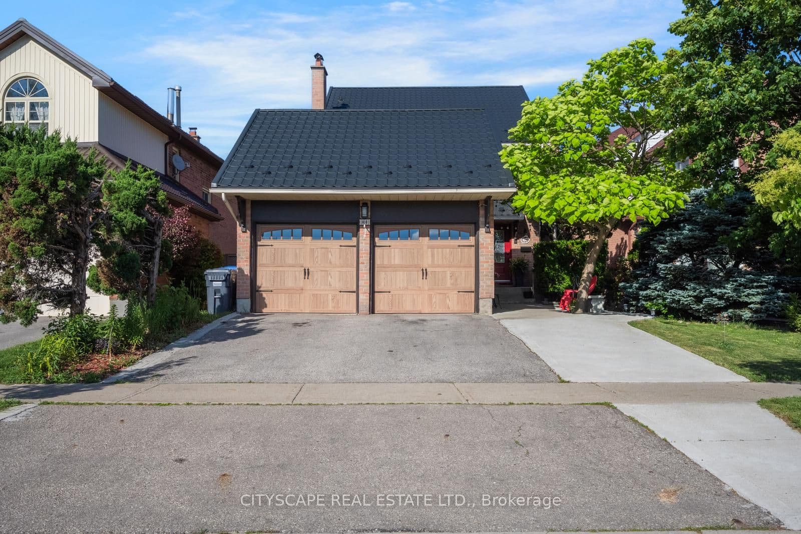 301 Kingsbridge Garden, Mississauga, ON L5R 1L2
