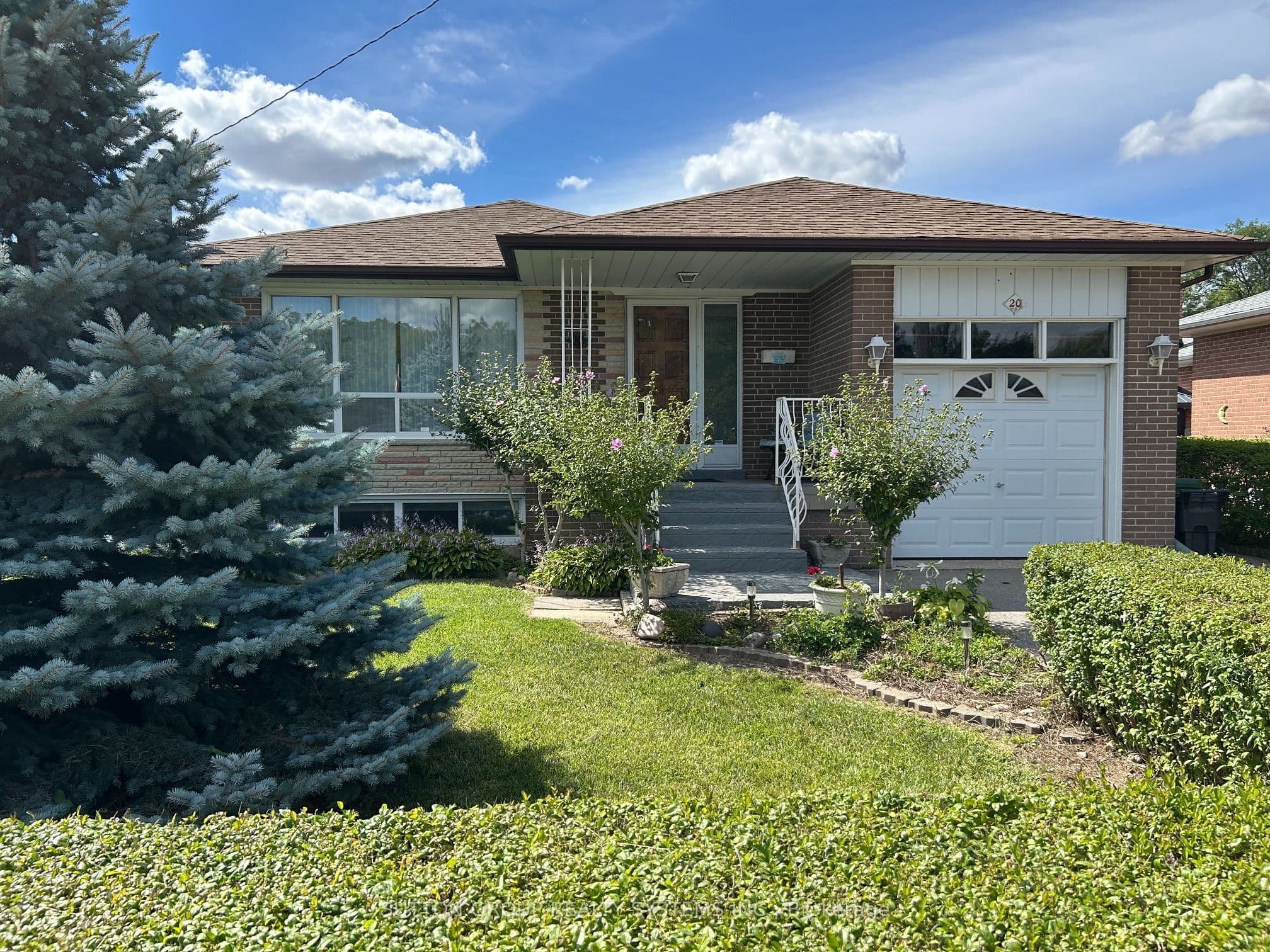 20 Taysham Crescent, Toronto, ON M9V 1X2
