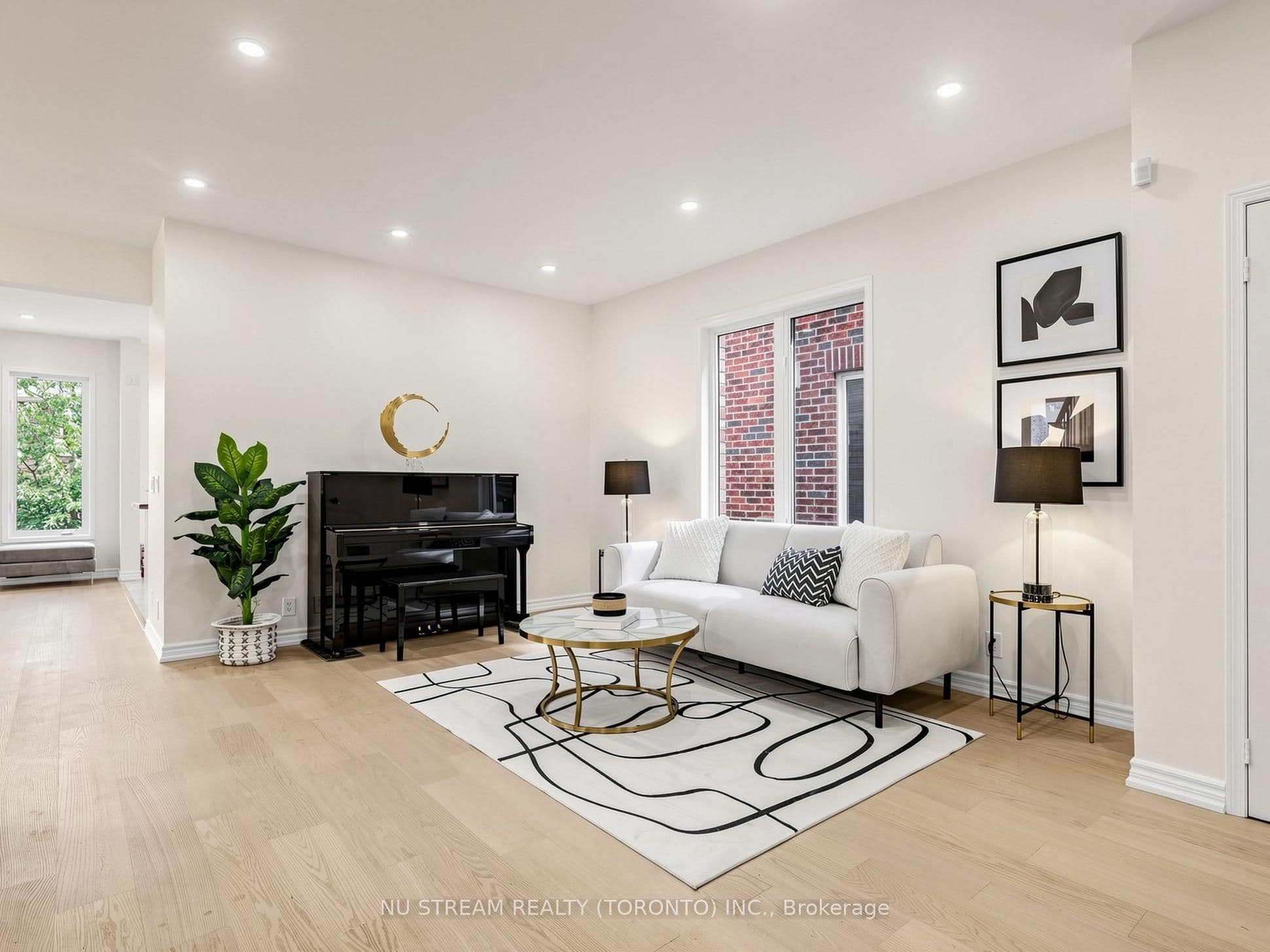 157 Bilbrough Street, Aurora, ON L4G 7X1