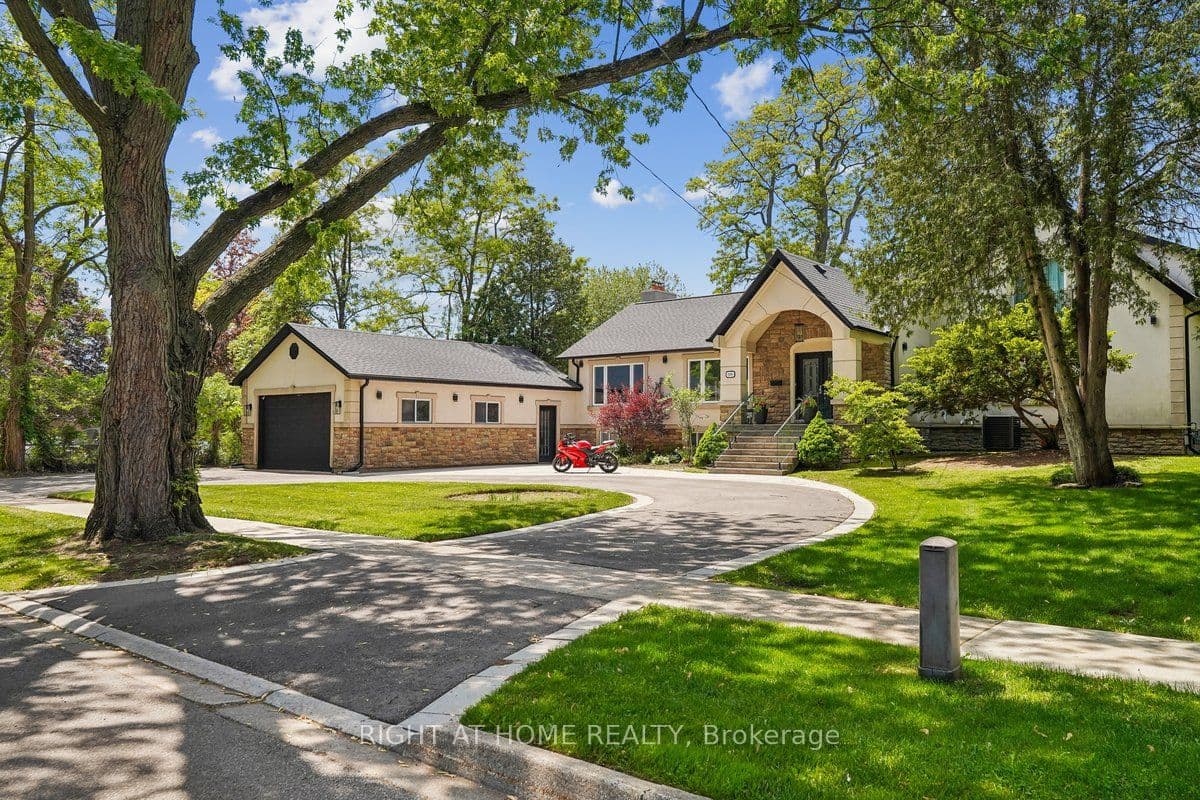 2090 Stonehouse Crescent, Mississauga, ON L5H 3J1