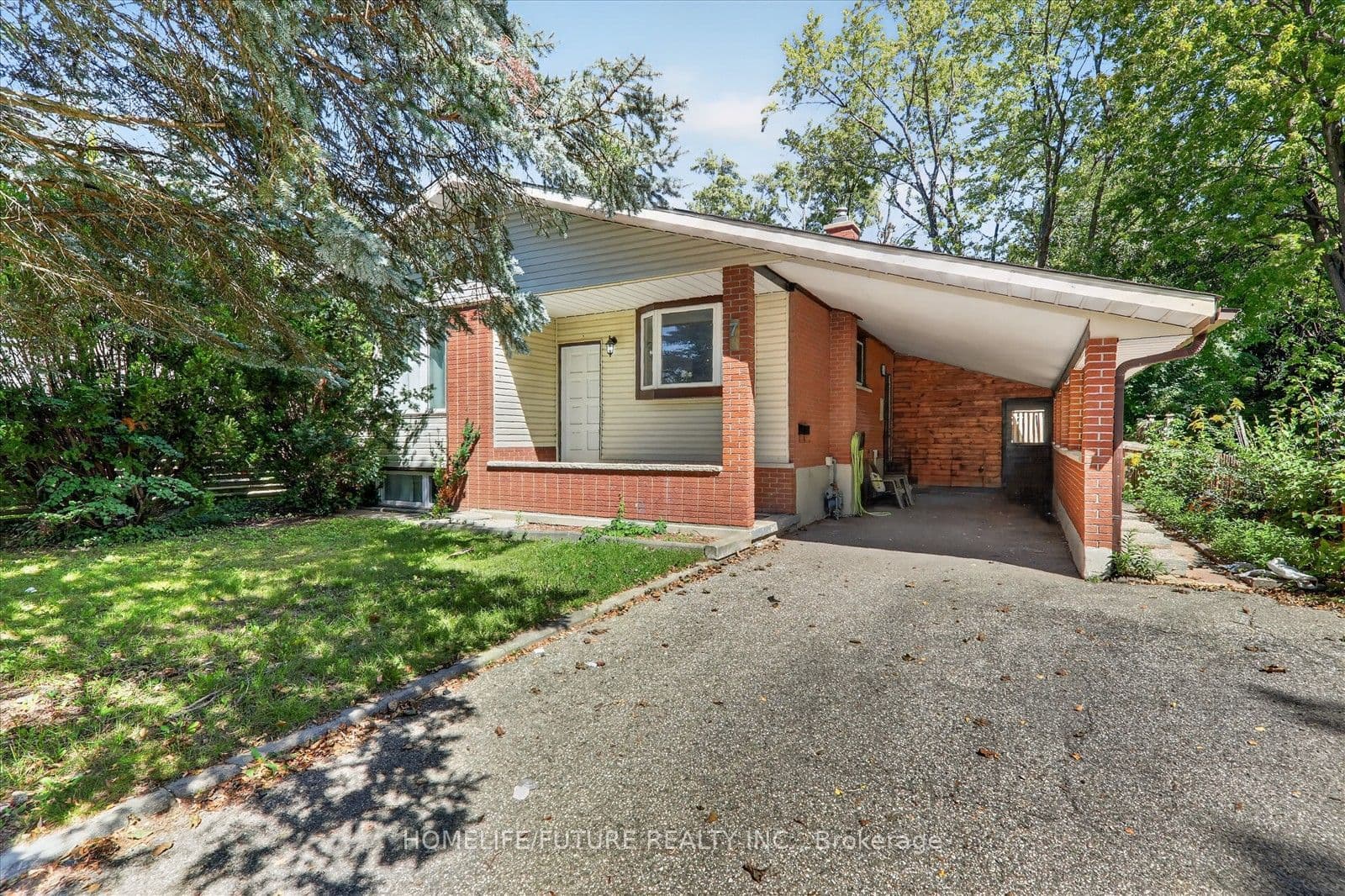7 Cardill Crescent, Waterloo, ON N2L 3Y7