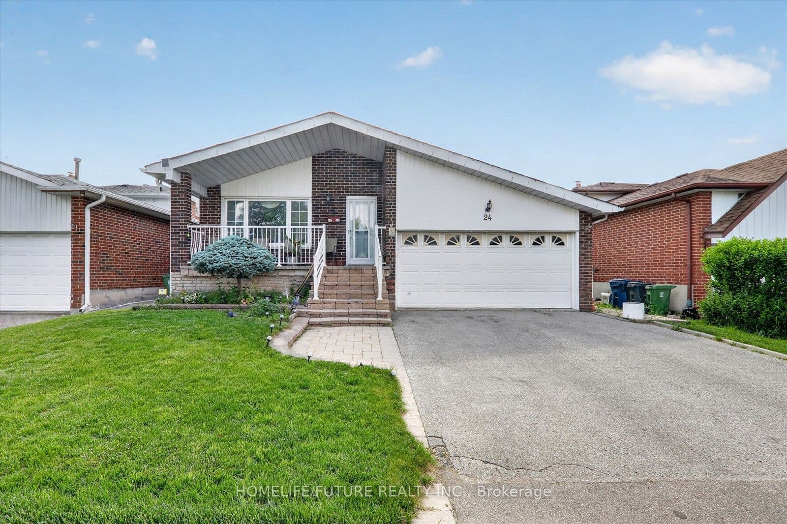 24 Cleethorpes Boulevard, Toronto, ON M1S 3T3