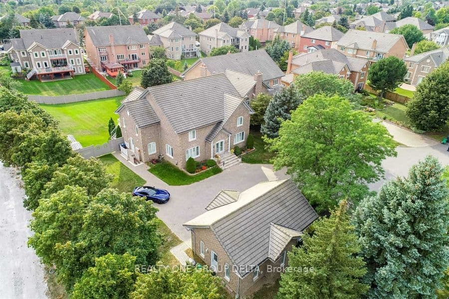 1918 Royal Credit Boulevard, Mississauga, ON L5M 4Y1