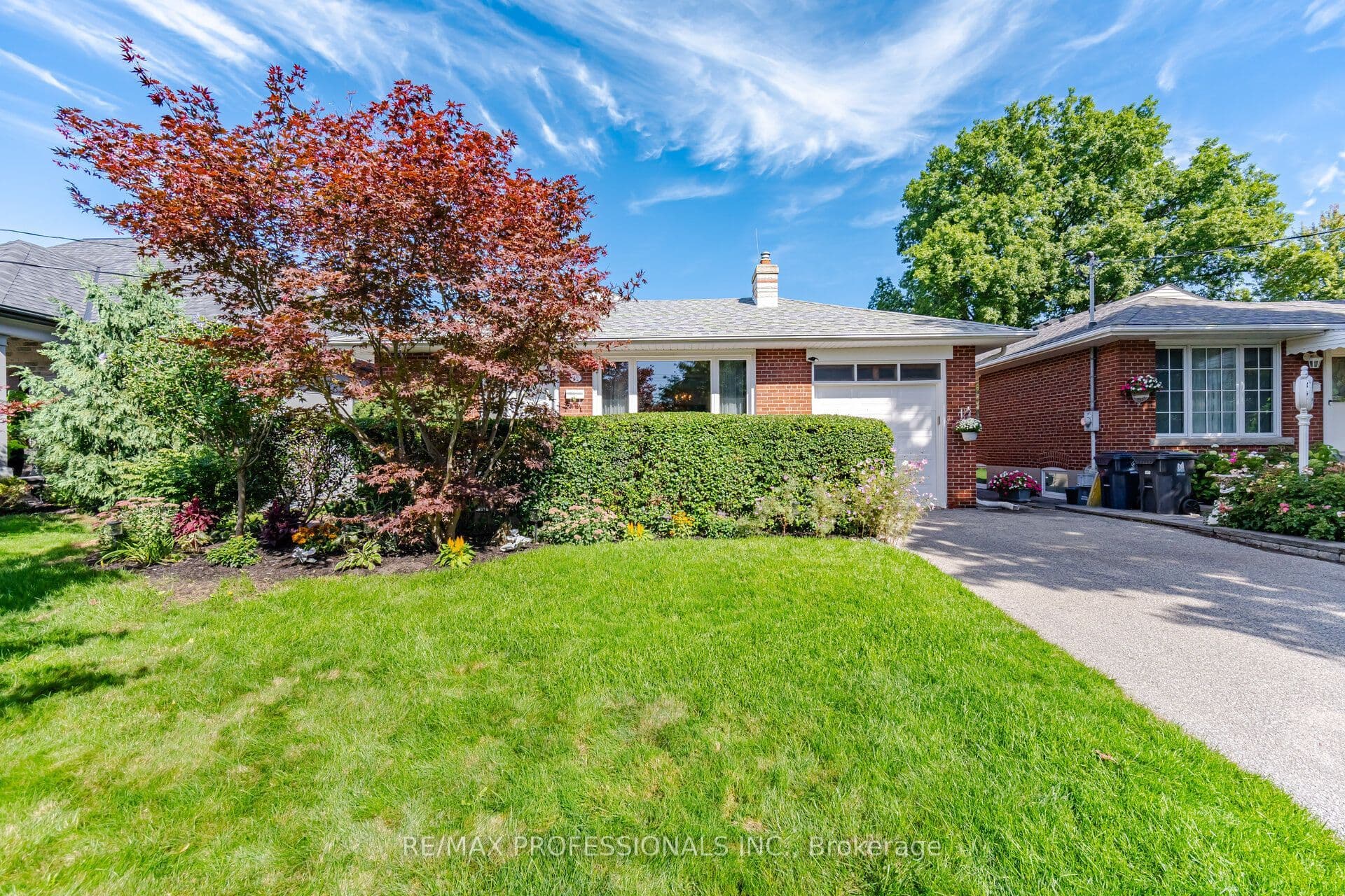 42 Cardigan Road, Toronto, ON M8Z 2W2