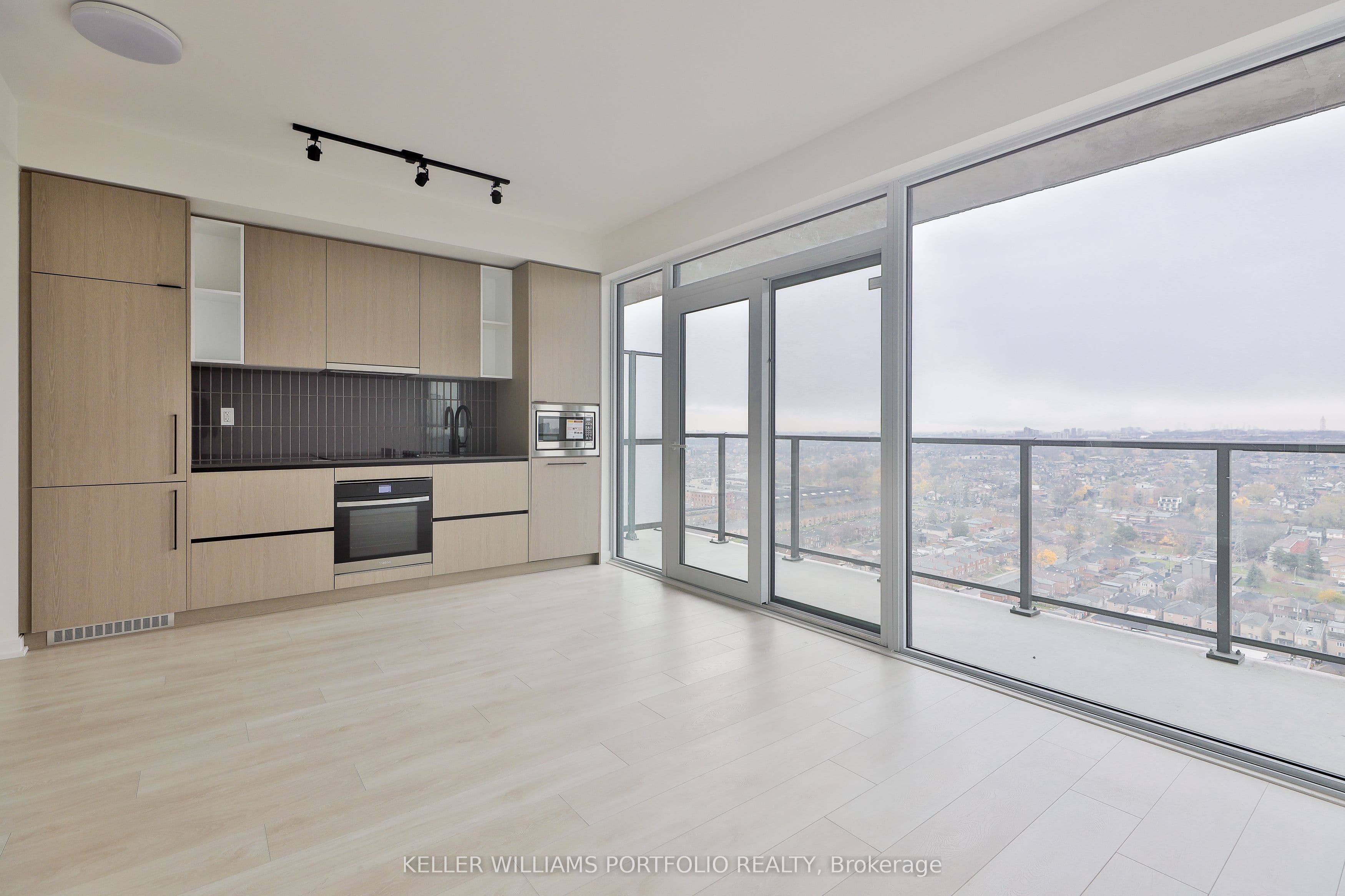 1285 Dupont Street 2406, Toronto, ON M6H 0E3