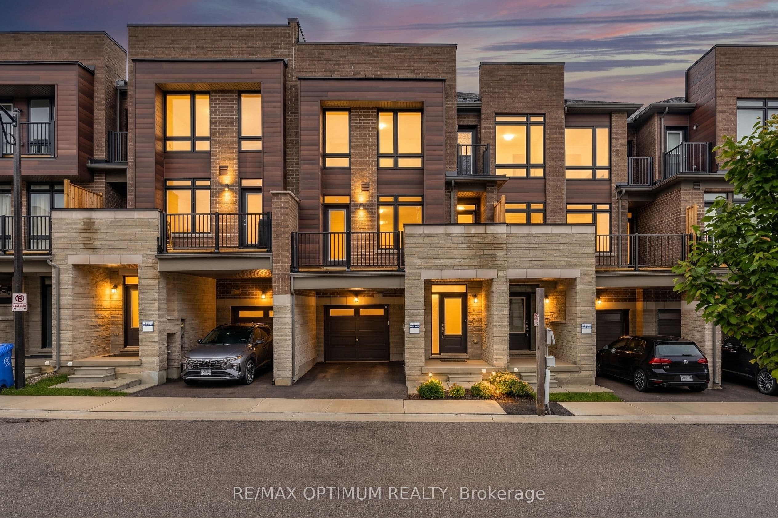 15 Gunton Street, Aurora, ON L4G 4A9
