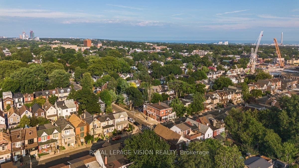 819 Pape Avenue, Toronto, ON M4K 3V1