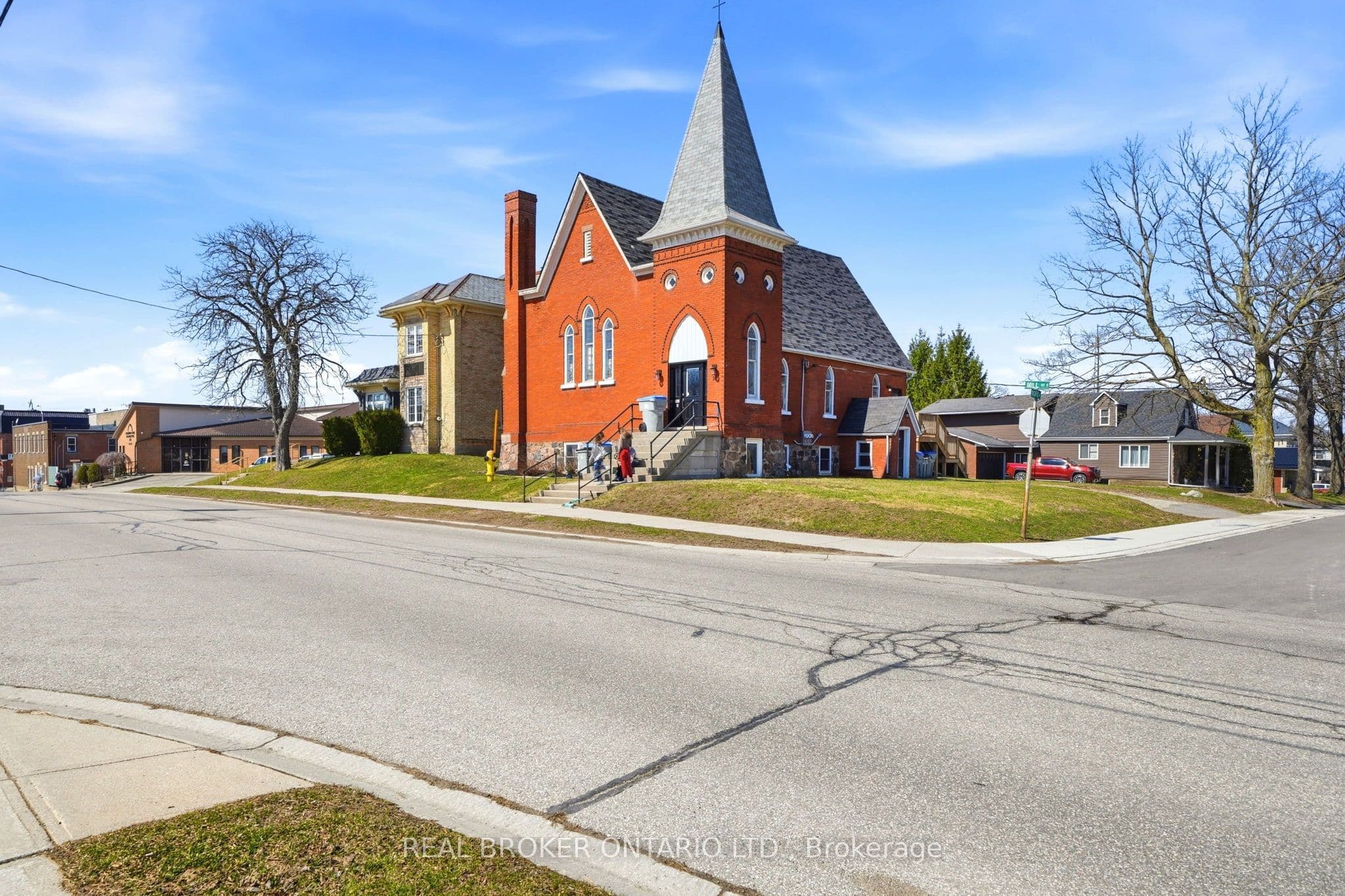 20 Mill Street E, Perth East, ON N0K 1M0