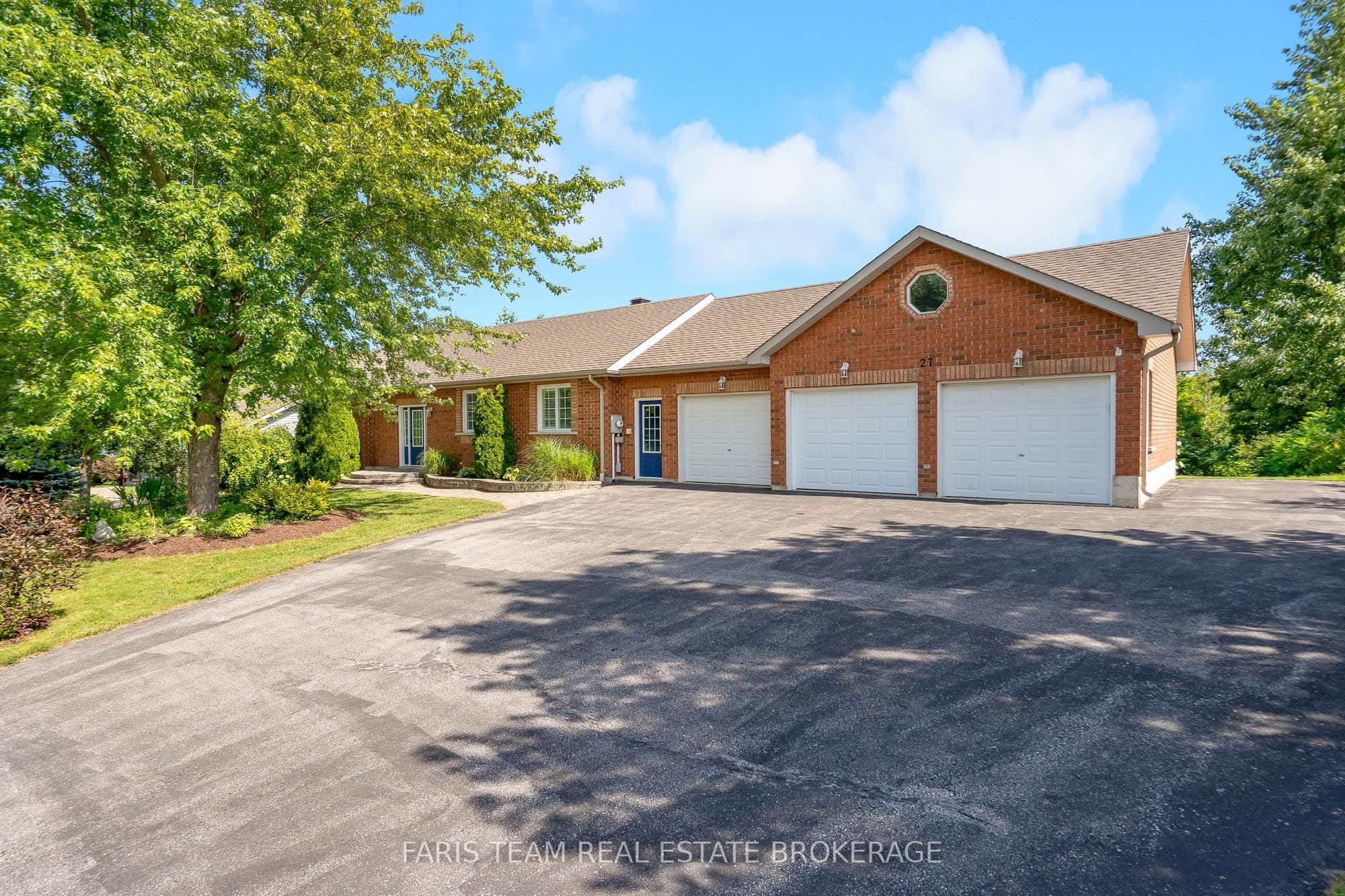 27 Bachly Avenue, Oro-Medonte, ON L0K 1N0