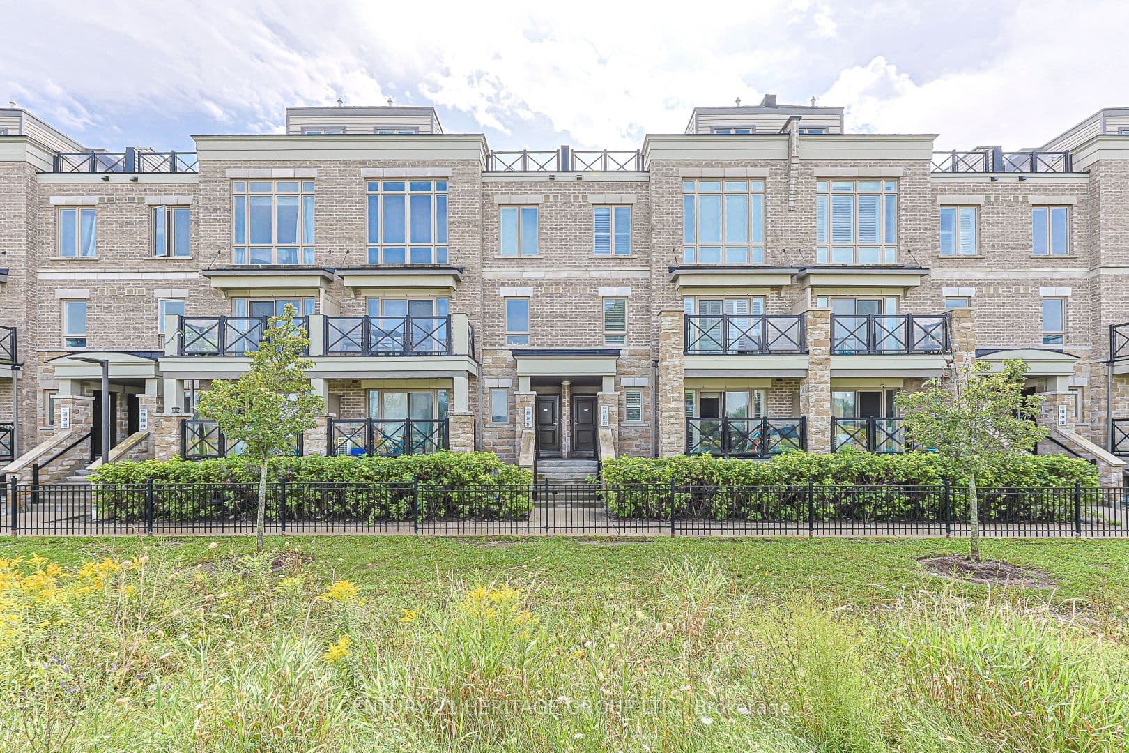 10 Dunshealth Way 216, Markham, ON L6B 1N3