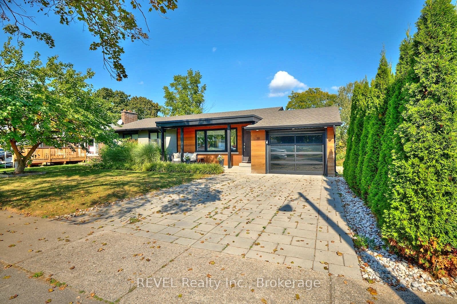 38 BRIARSDALE Drive, St. Catharines, ON L2T 2Z5