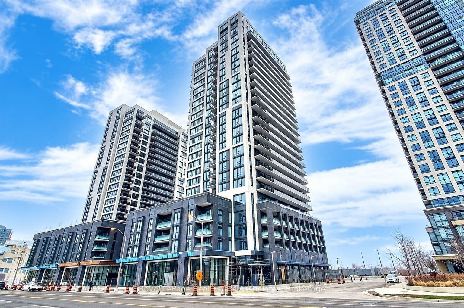 30 Samuel Wood Way PH2408, Toronto, ON M9B 0C9