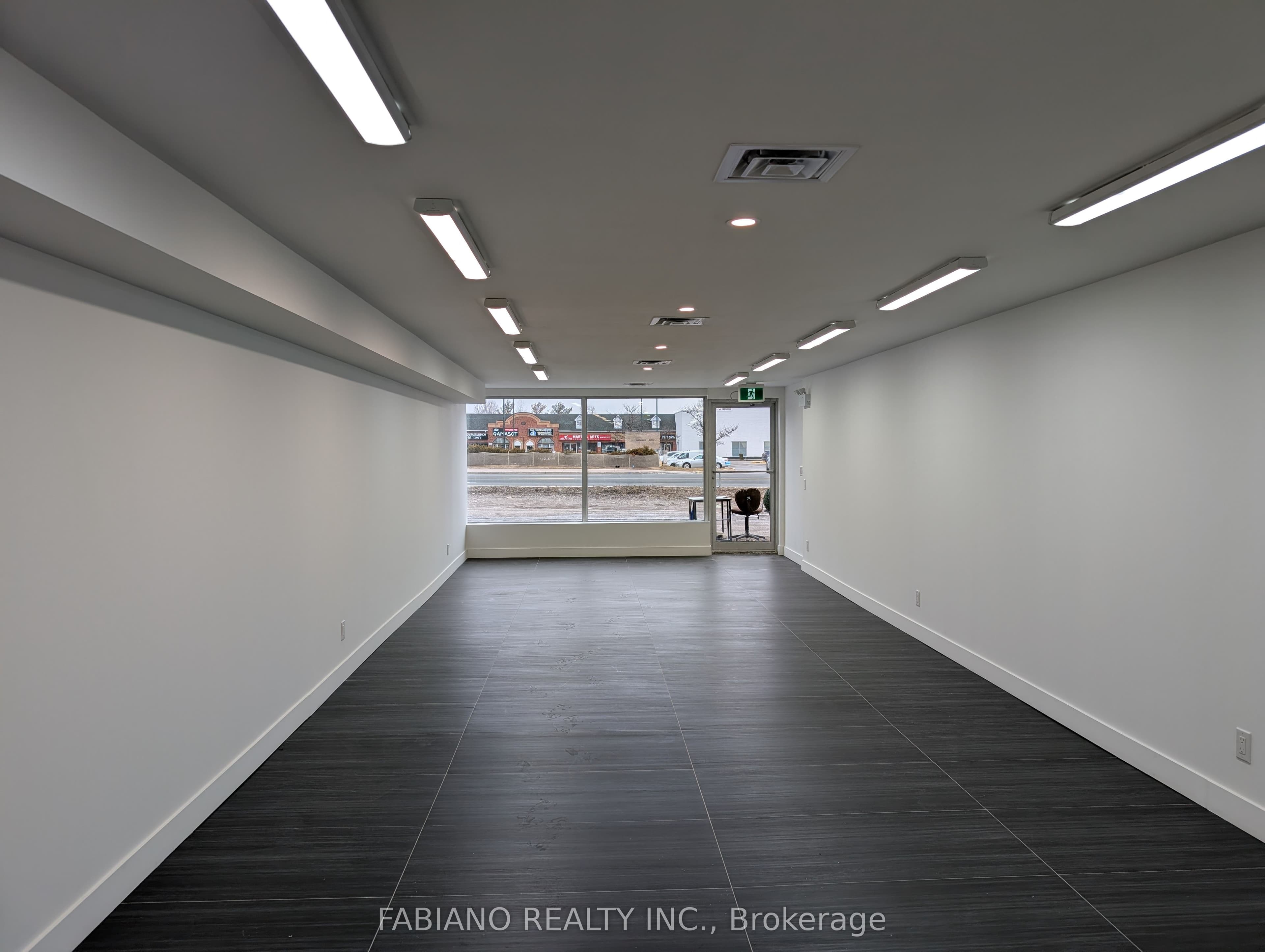 13130 Yonge Street 2, Richmond Hill, ON L4E 2T3
