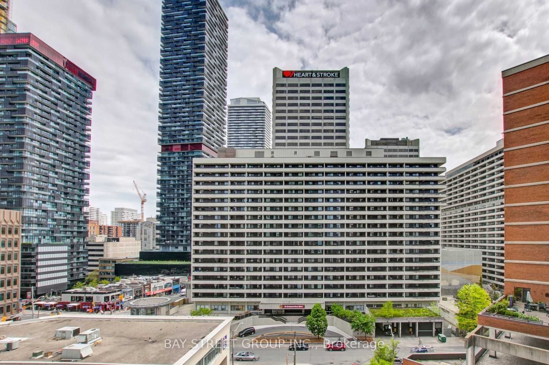 33 Helendale Avenue 2108, Toronto, ON M4R 0A4