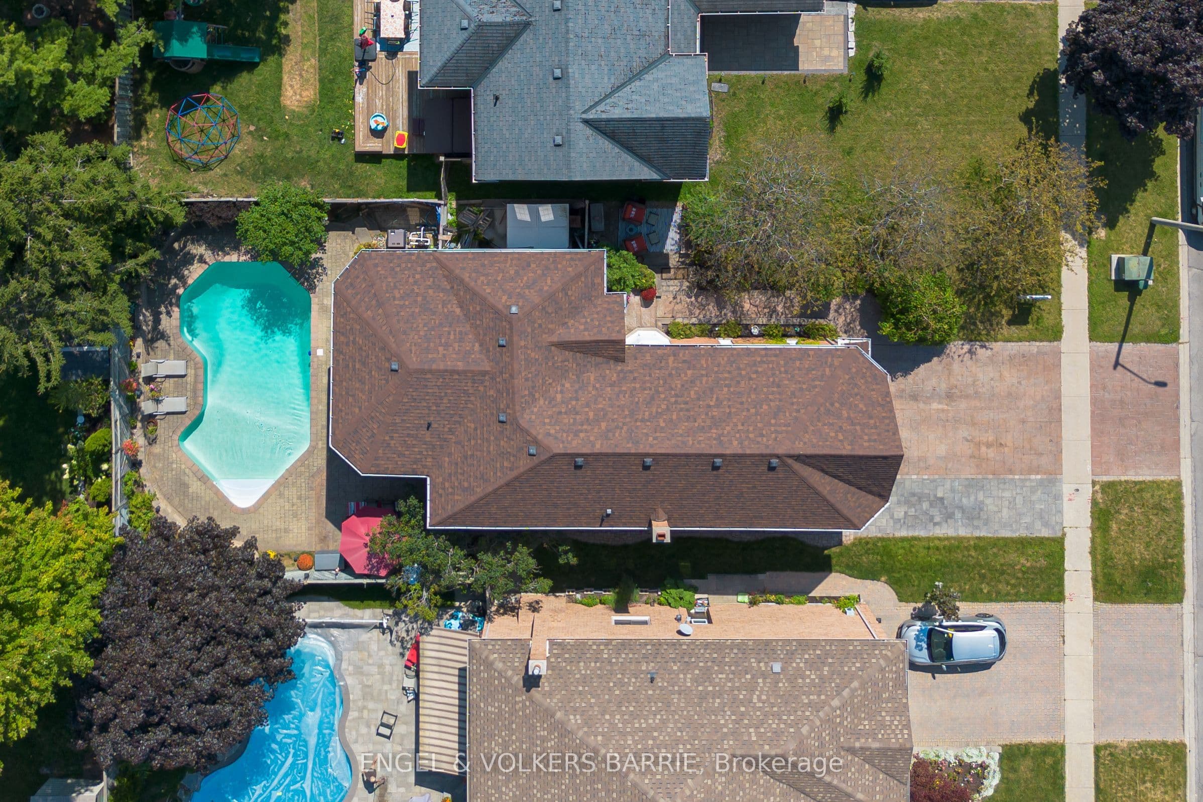 19 Grand Forest Drive, Barrie, ON L4N 7E7