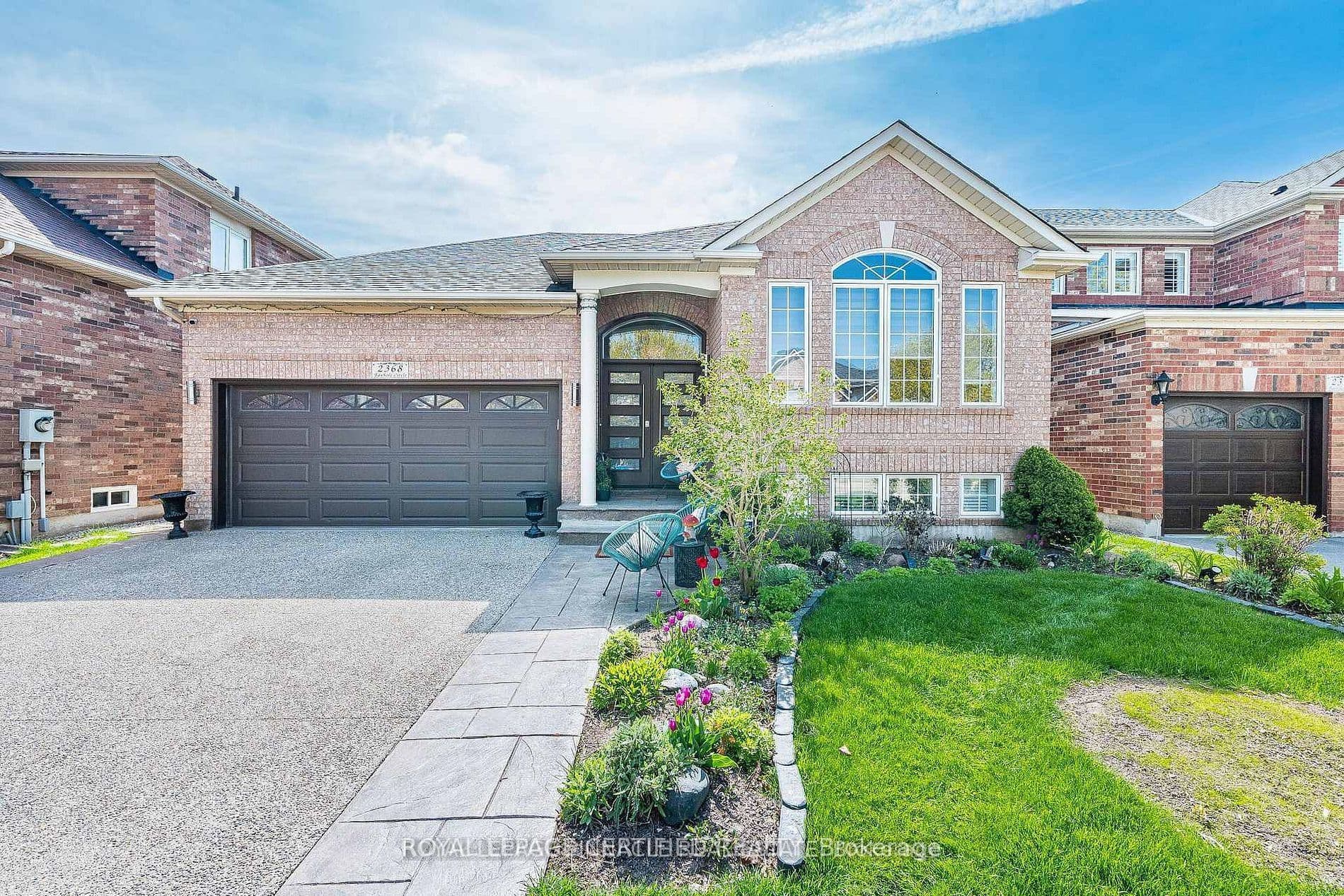2368 Foxhole Circle, Oakville, ON L6M 4X4
