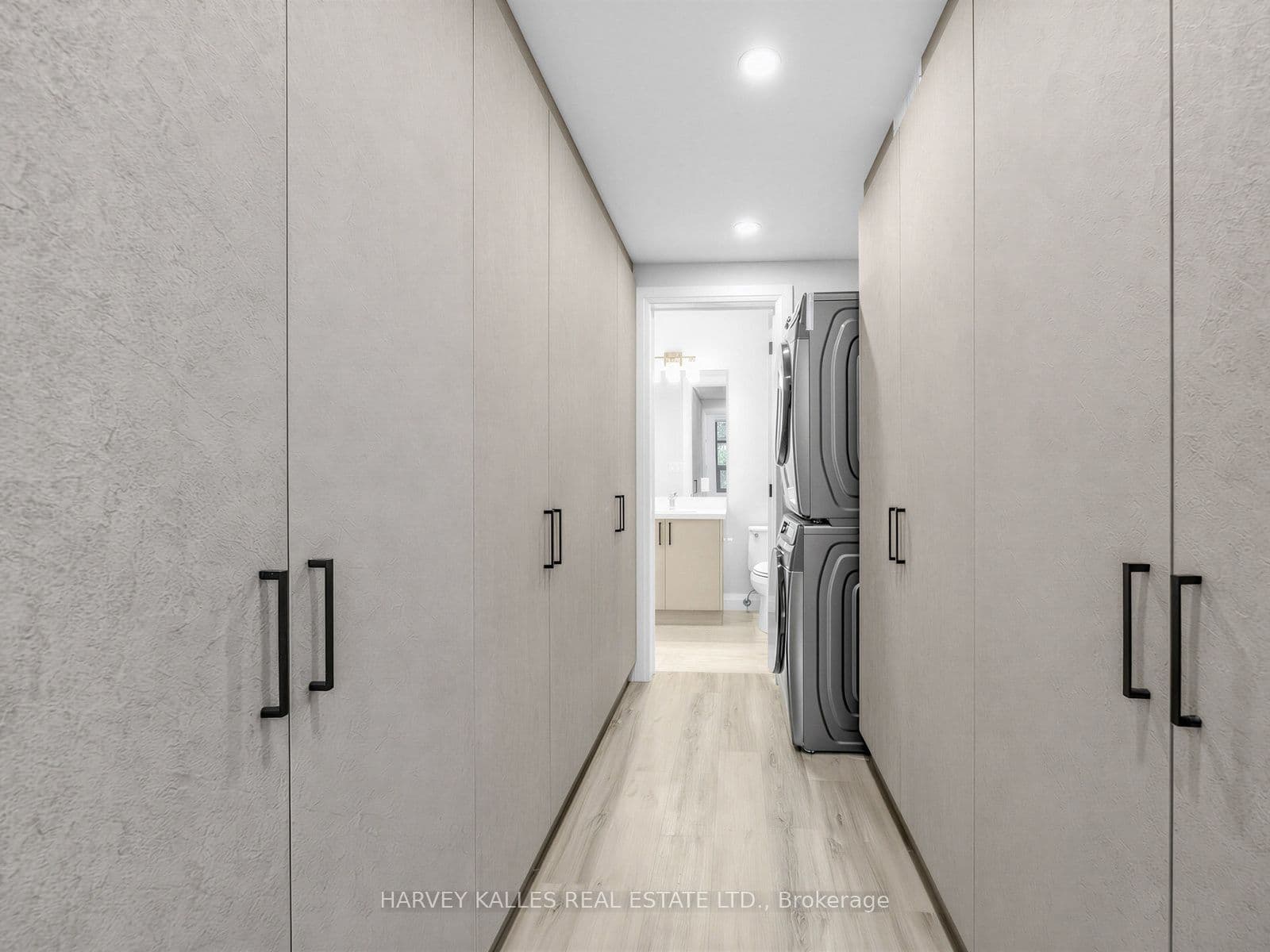 102 Shaver Avenue N 4, Toronto, ON M9B 4N7