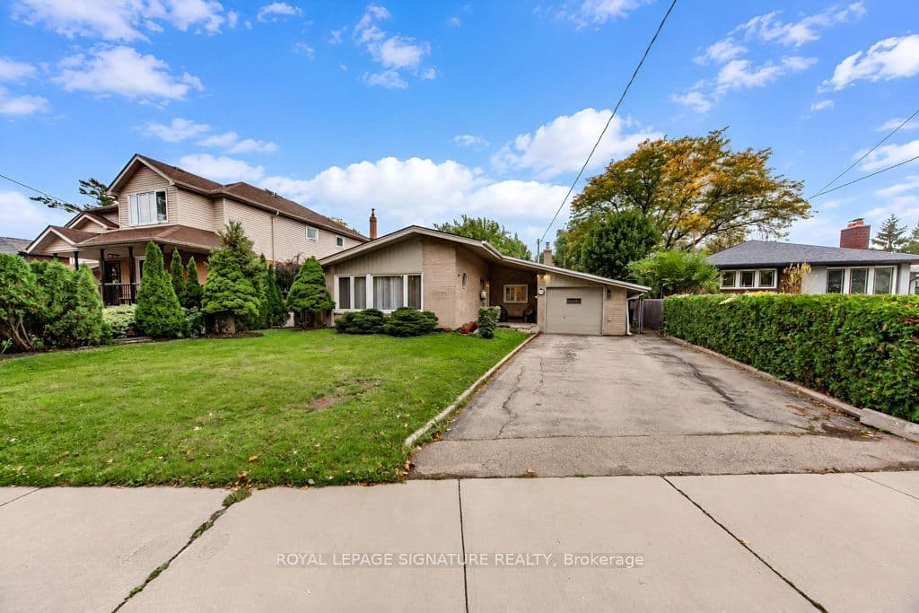 10 Beaver Bend Crescent, Toronto, ON M9B 5P8
