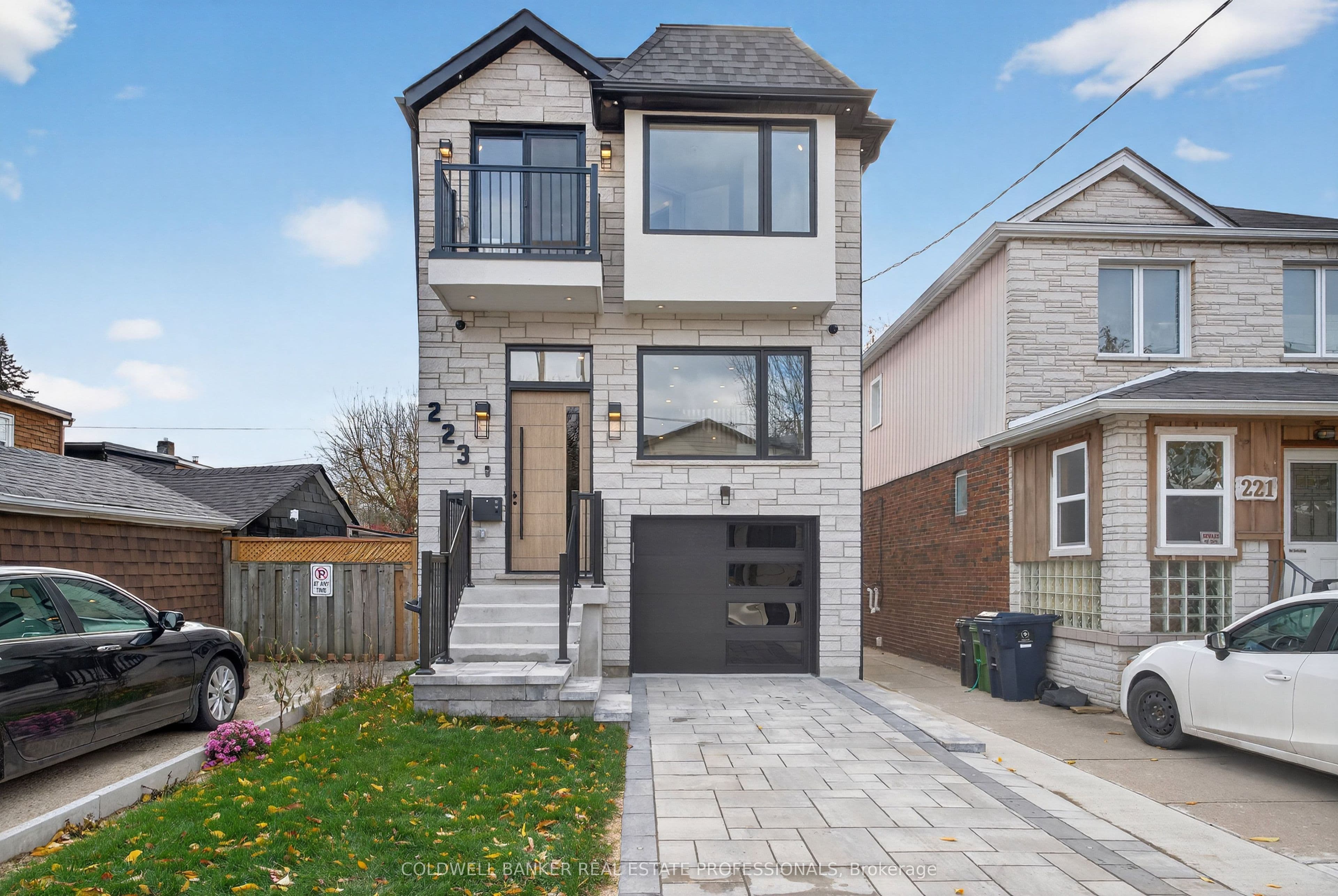 223 Queensdale Avenue, Toronto, ON M4C 2B1