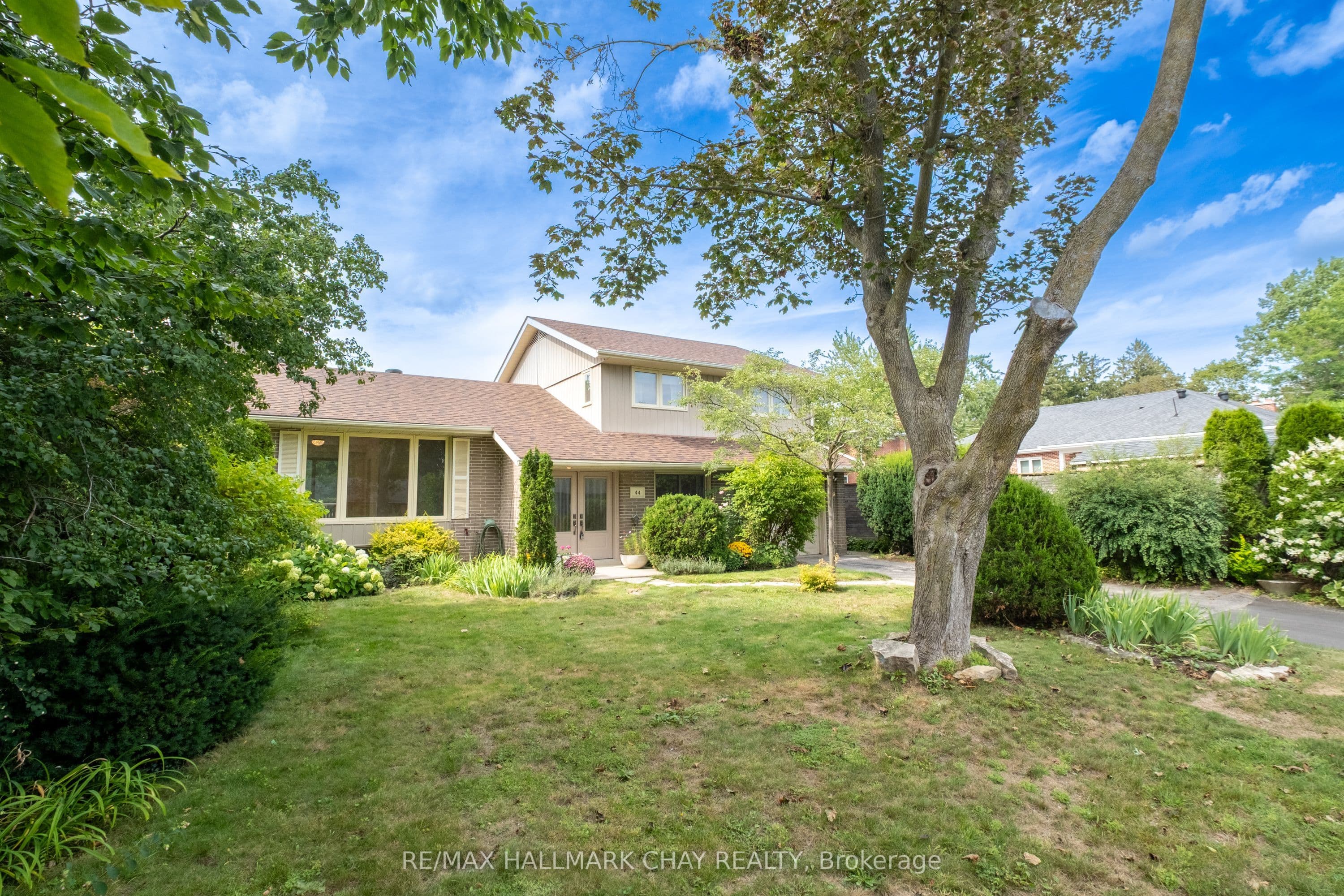 44 Amelia Street, Barrie, ON L4M 1M6