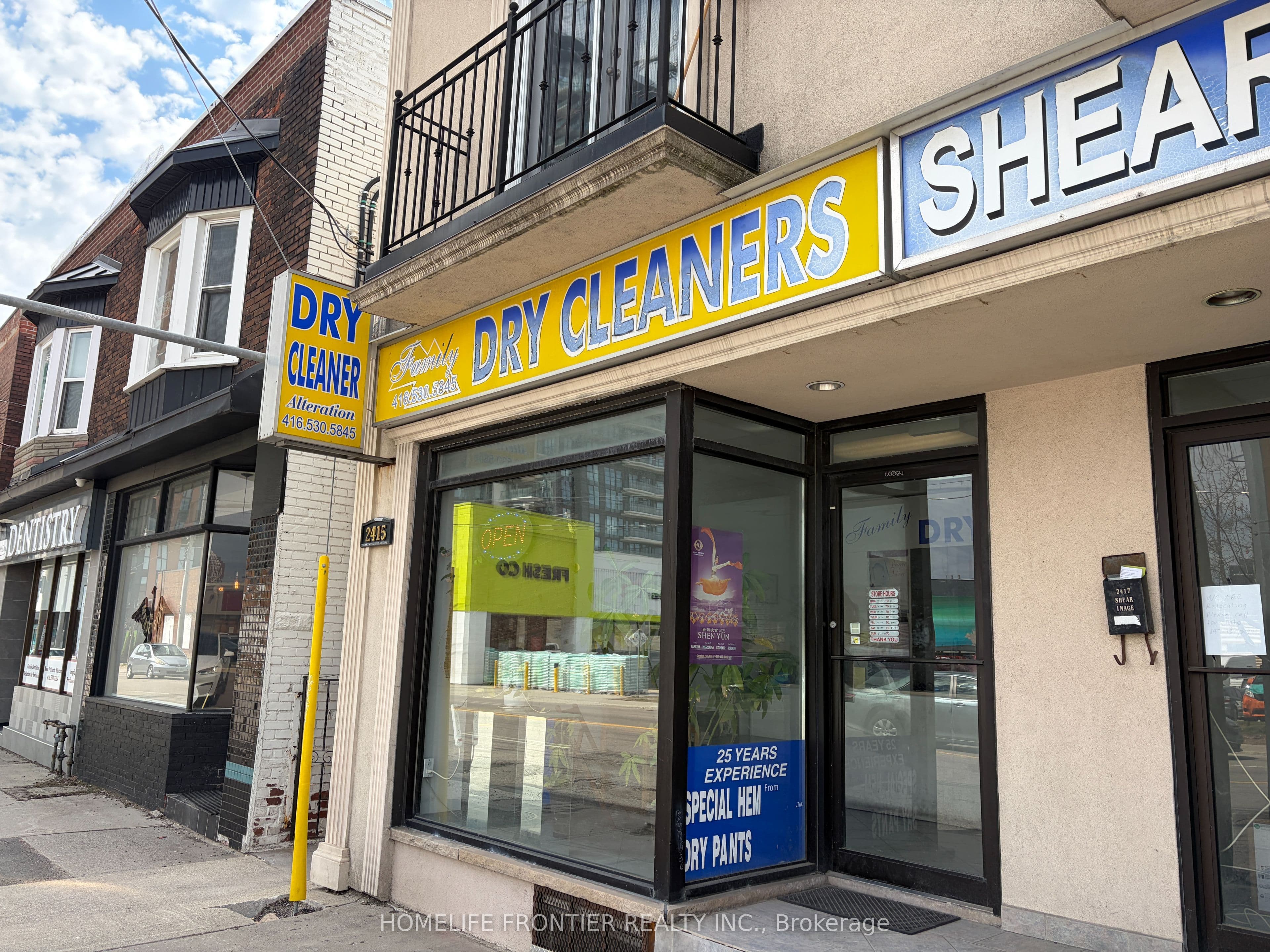 2415 Dundas Street W, Toronto, ON M6P 1X3