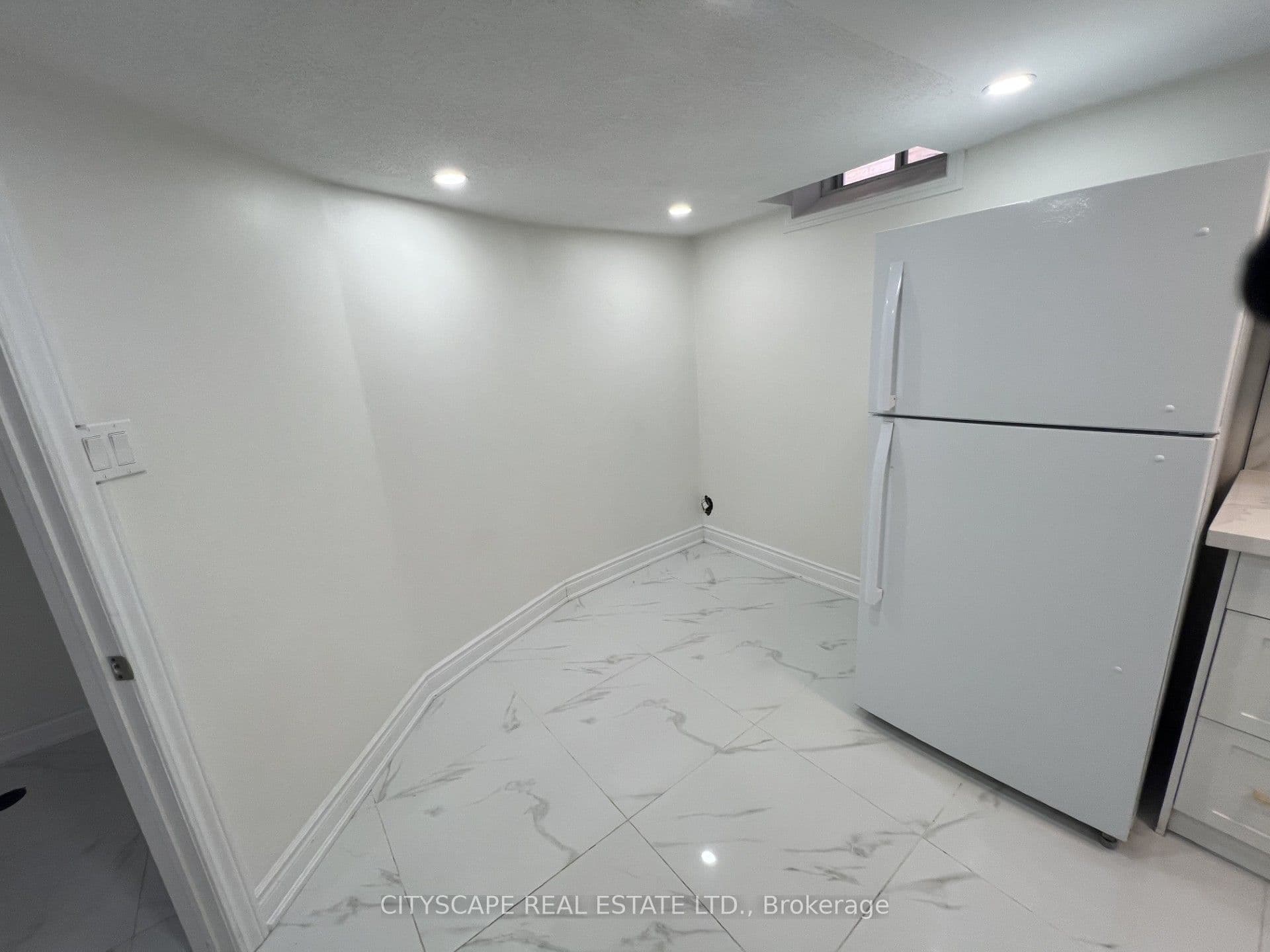 637 Dolly Bird Lane Basement, Mississauga, ON L5W 1G8