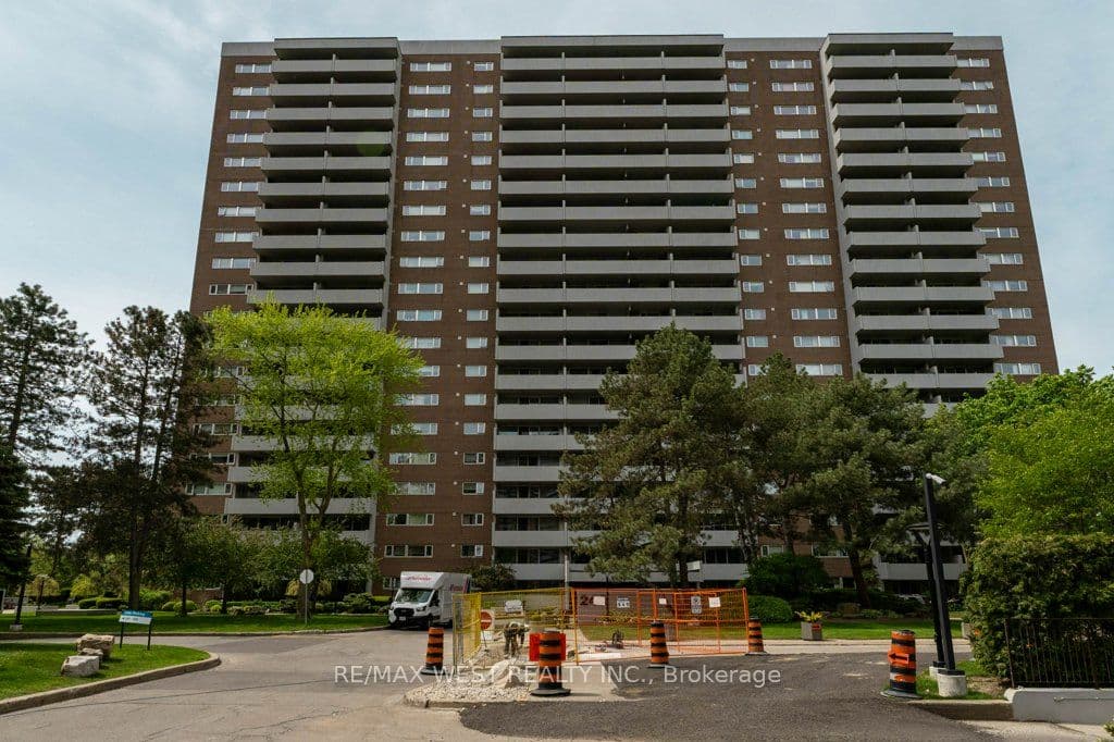 240 Scarlett Road 807, Toronto, ON M6N 4X4