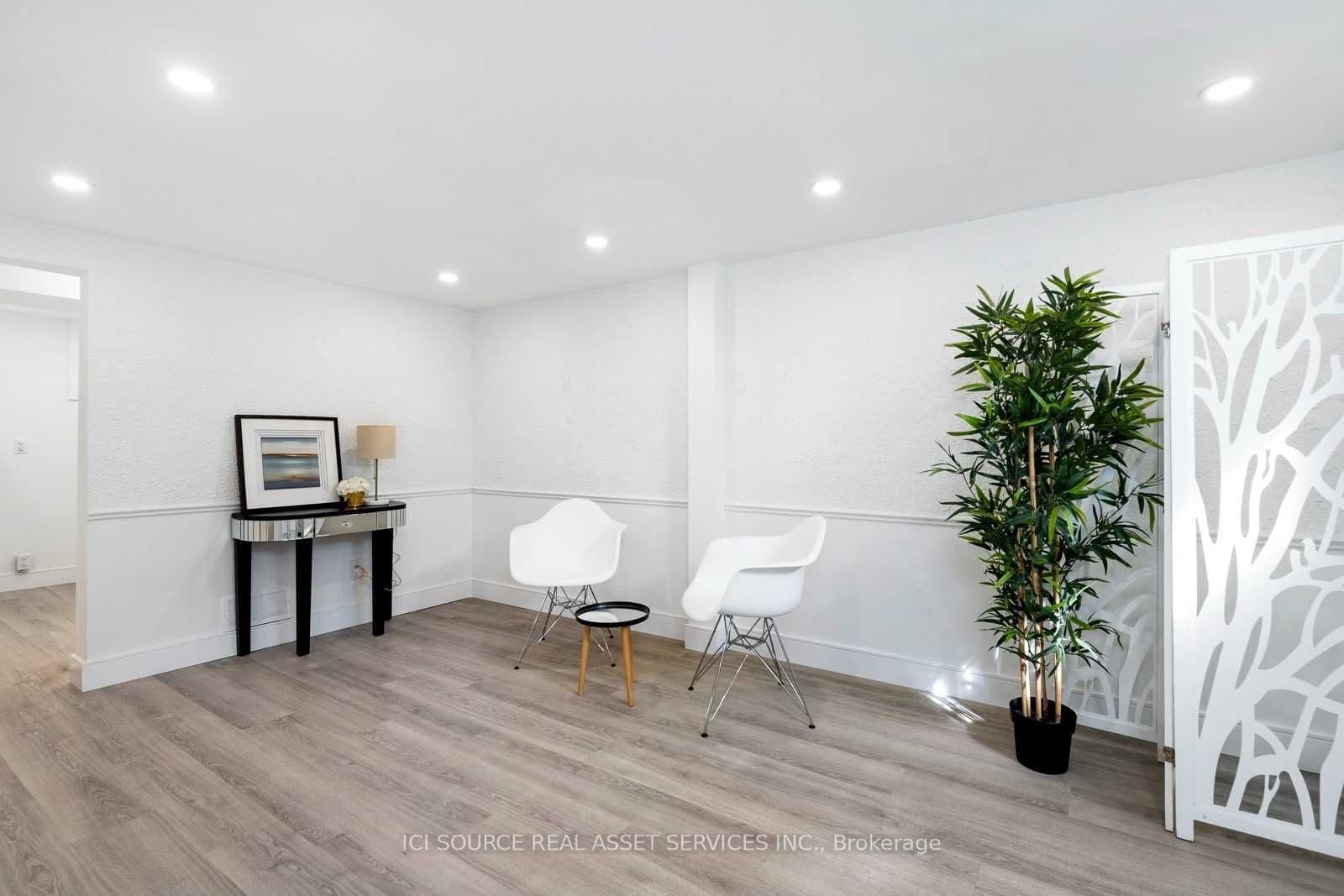 411 Enfield Road Lower, Burlington, ON L7T 2X5