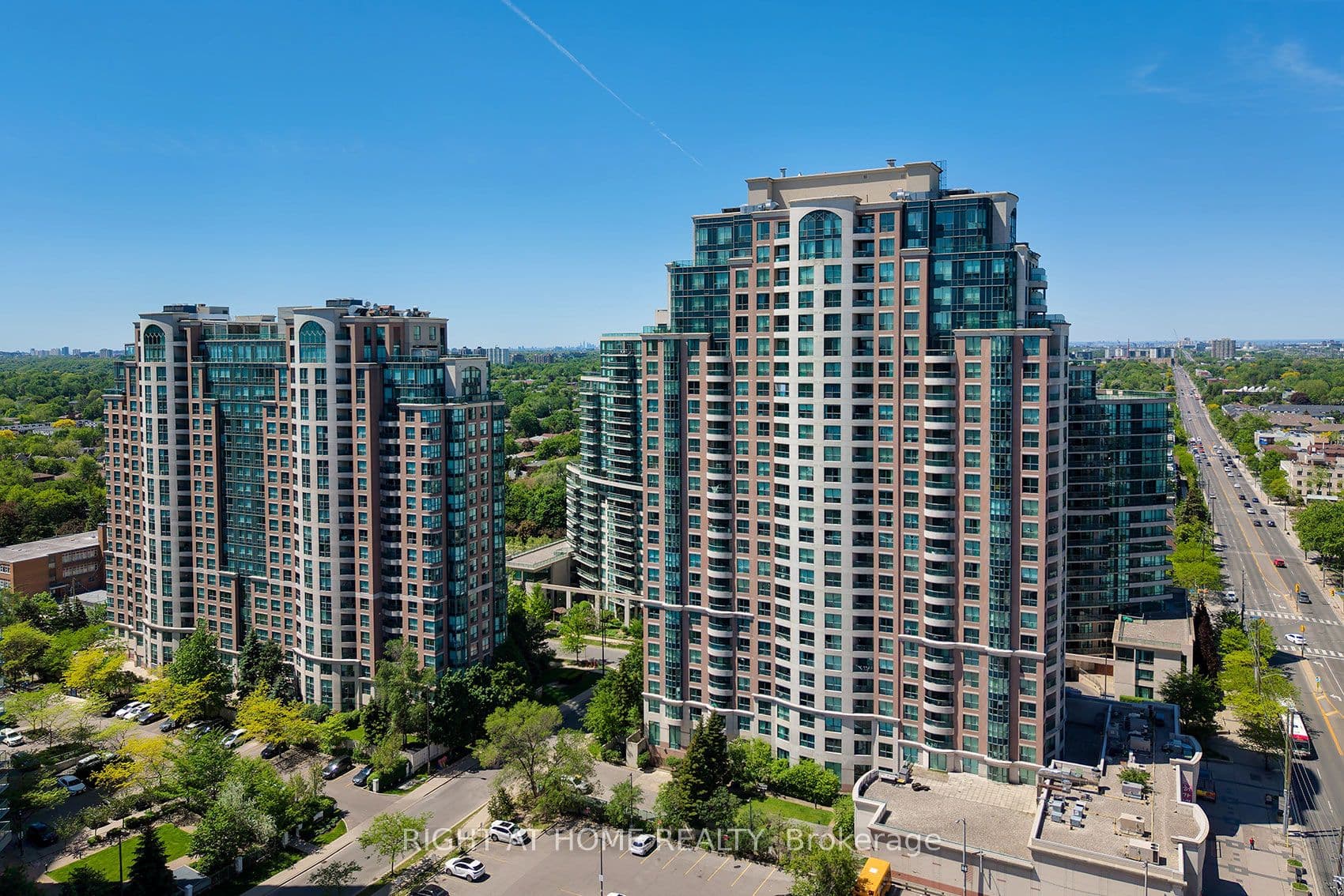 7 Lorraine Drive 210, Toronto, ON M2N 7H2
