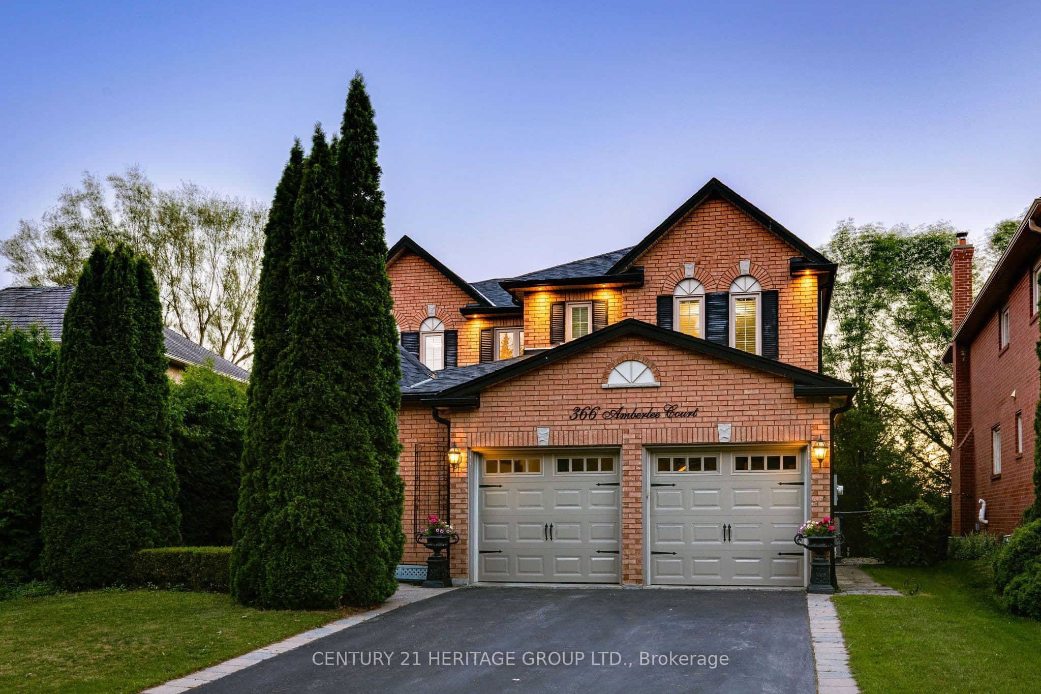 366 Amberlee Court, Newmarket, ON L3X 1E7