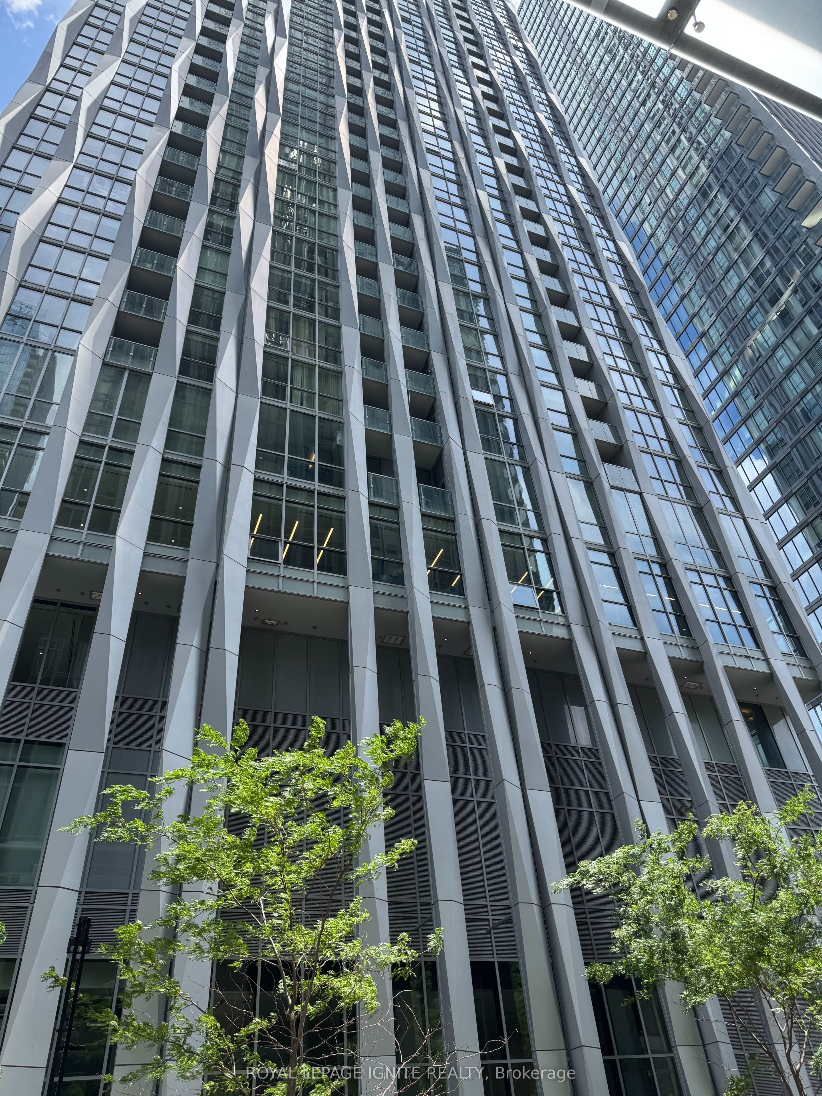 1 Yorkville Avenue 2402, Toronto, ON M4W 0B1