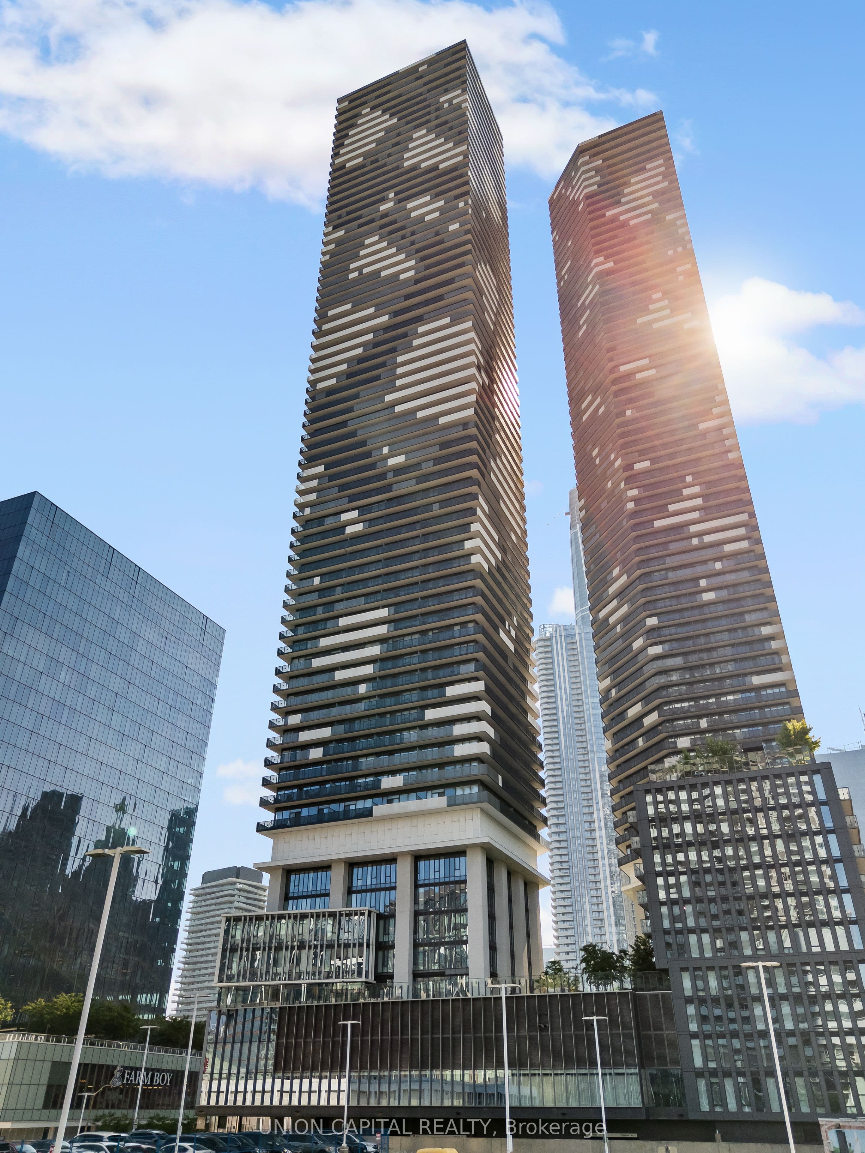 138 Downes Street 909, Toronto, ON M5E 0E4
