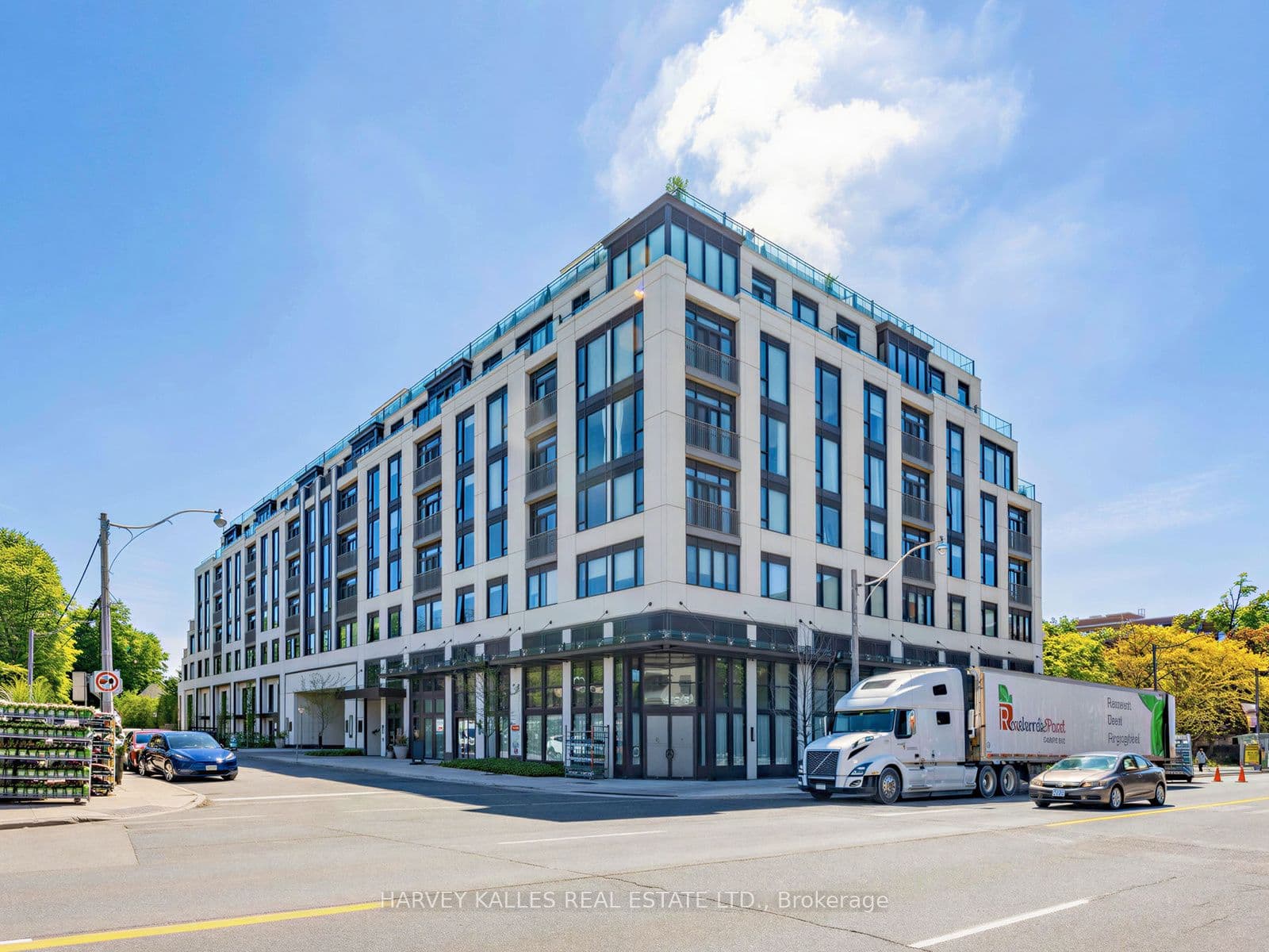 1 Strathgowan Avenue 605, Toronto, ON M4N 0B3