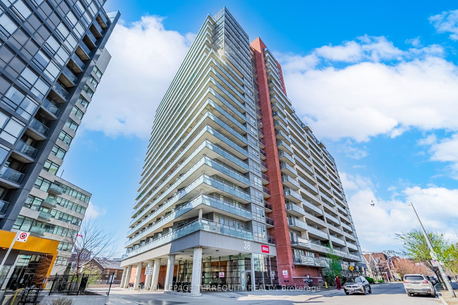 38 Joe Shuster Way 710, Toronto, ON M6K 0A5