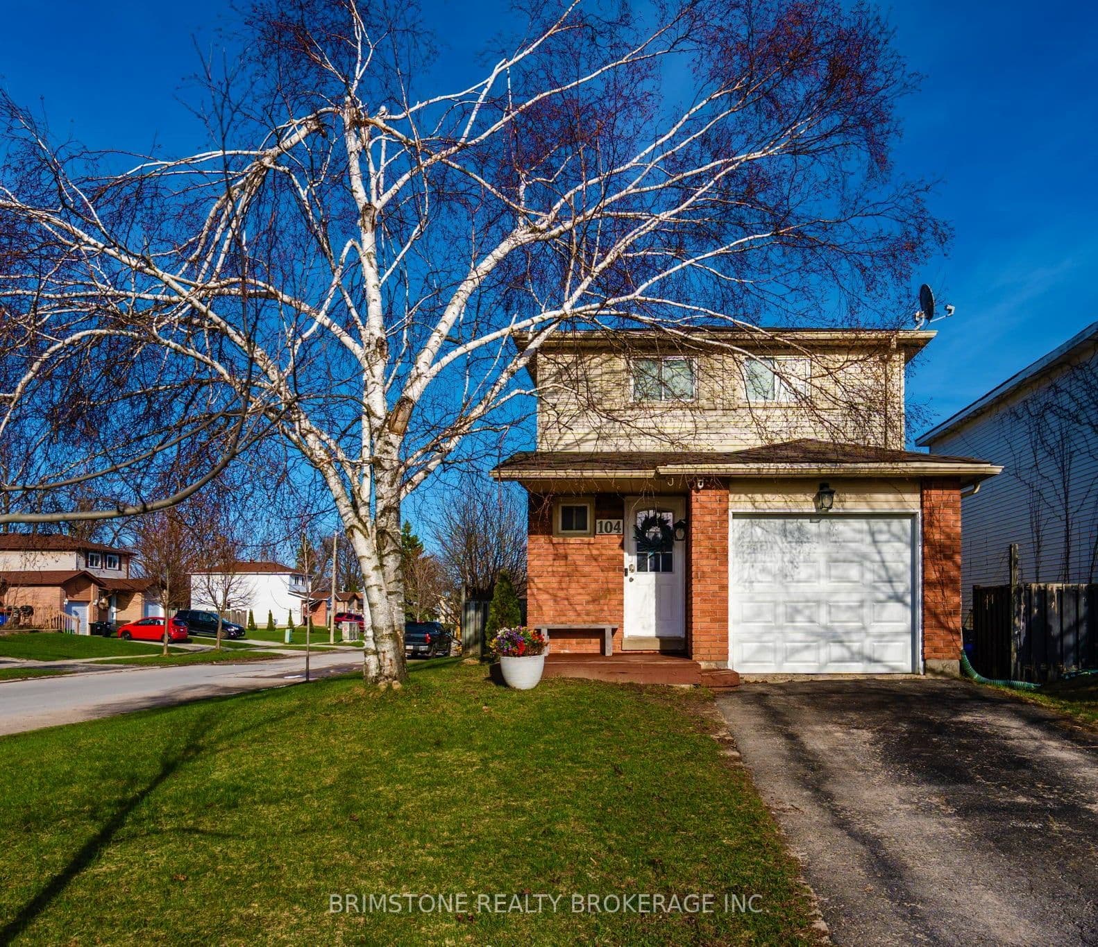 104 Hickling Trail, Barrie, ON L4M 5T4