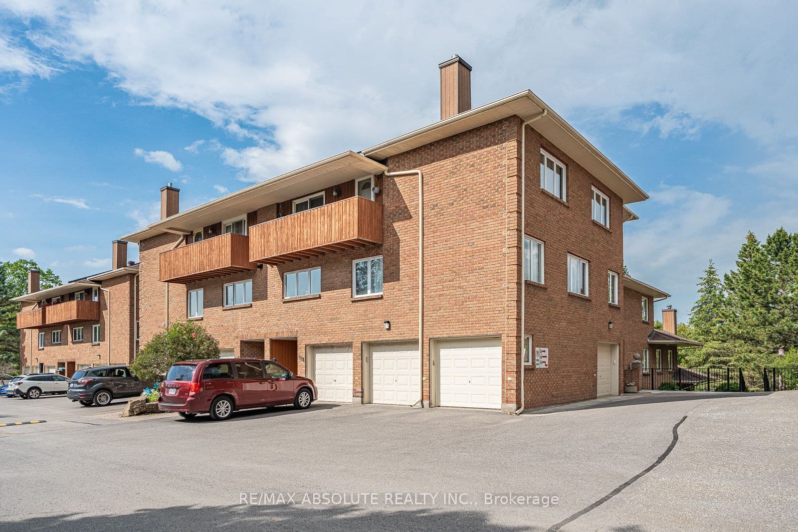 206 Stratas Court, Kanata, ON K2L 3K5