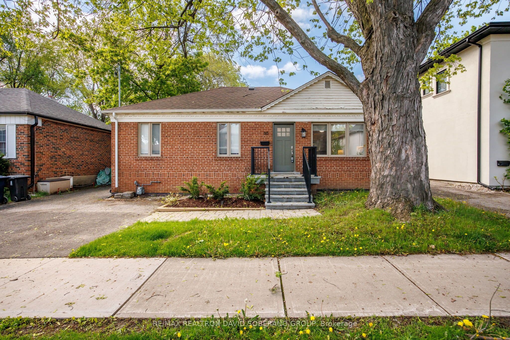 35 Almore Avenue, Toronto, ON M3H 2G9