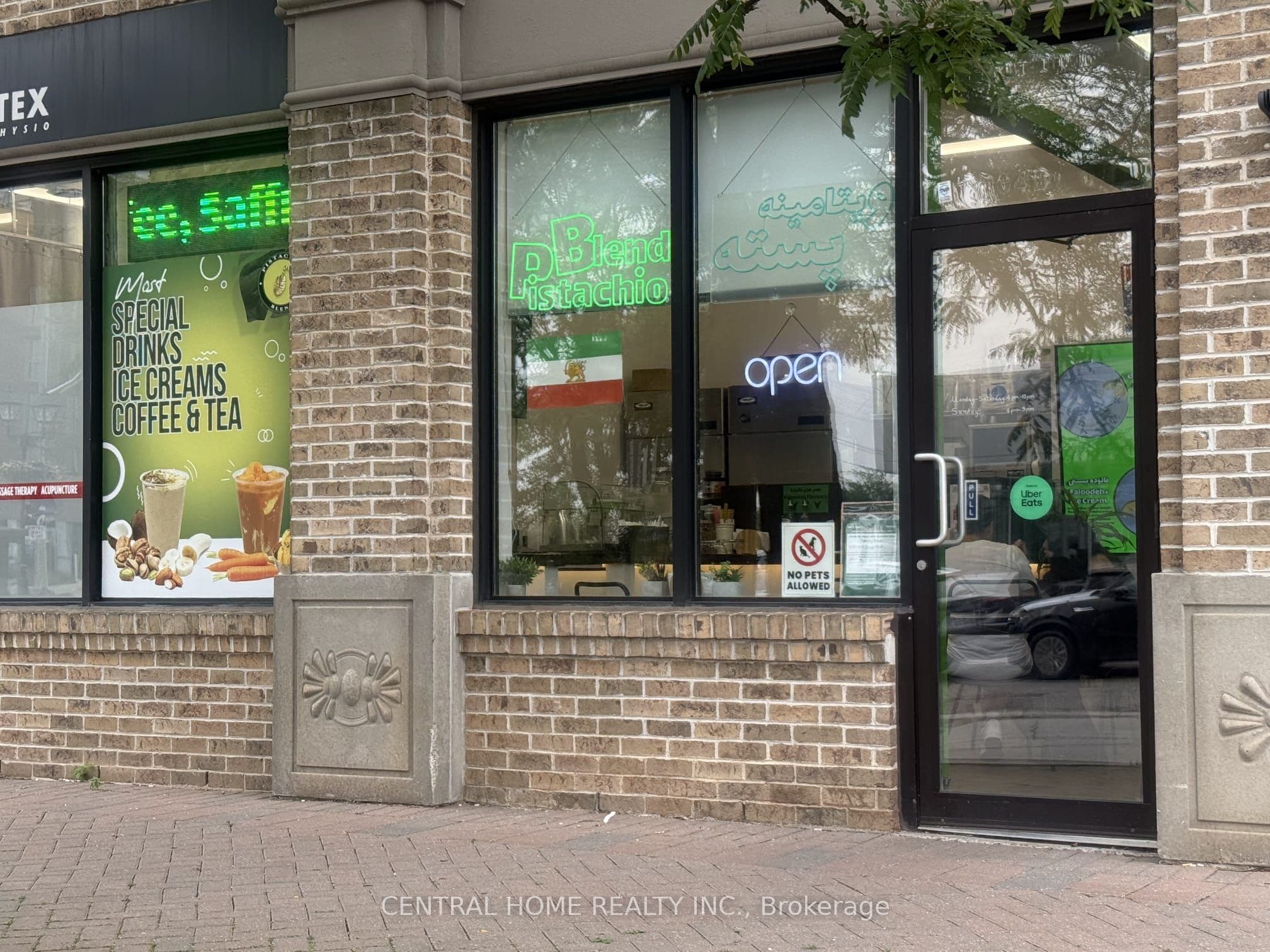 10376 Yonge St 104, Richmond Hill, ON L4C 3B8