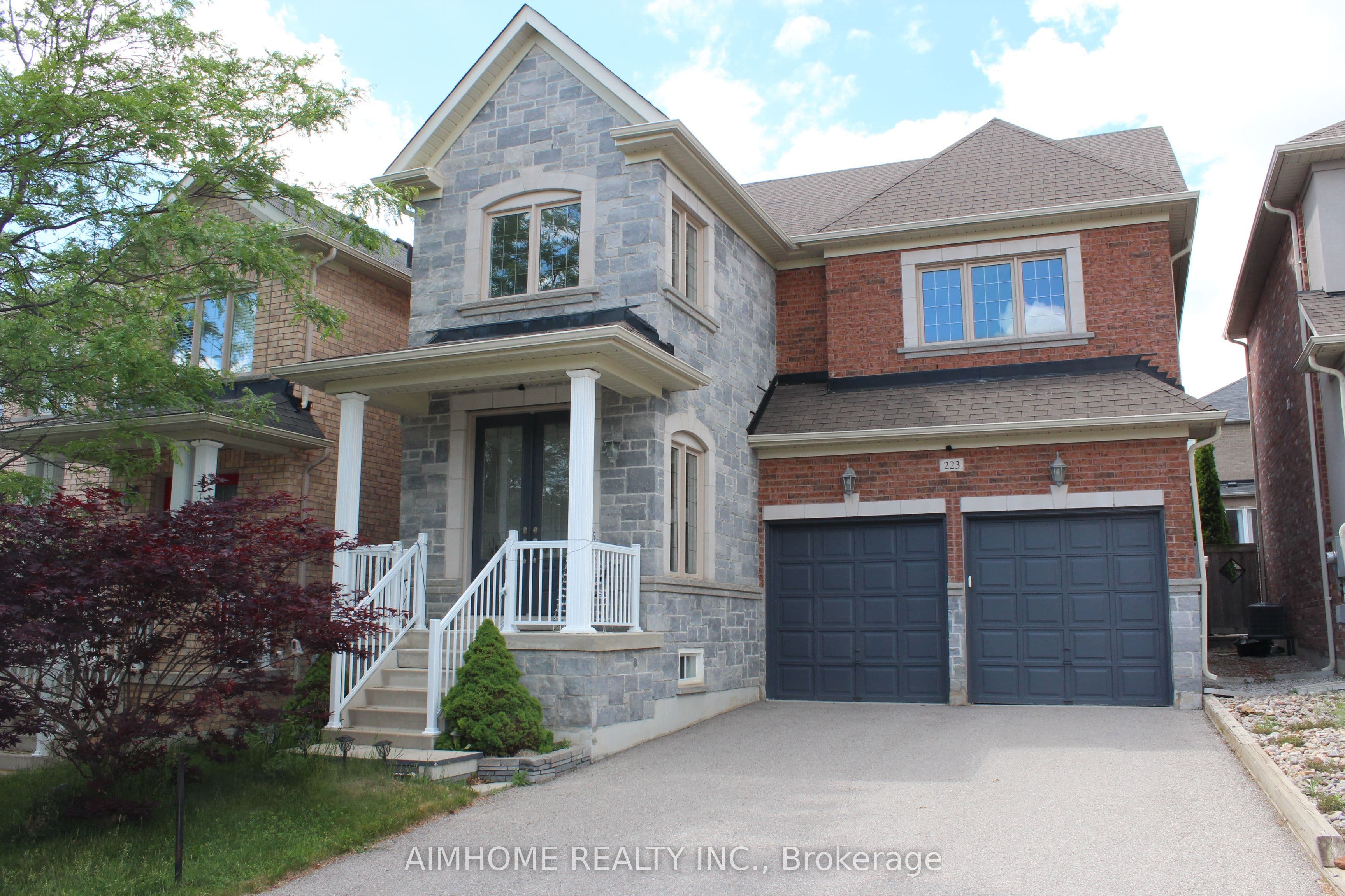223 Emma Broadbent Court, Newmarket, ON L3X 3K8