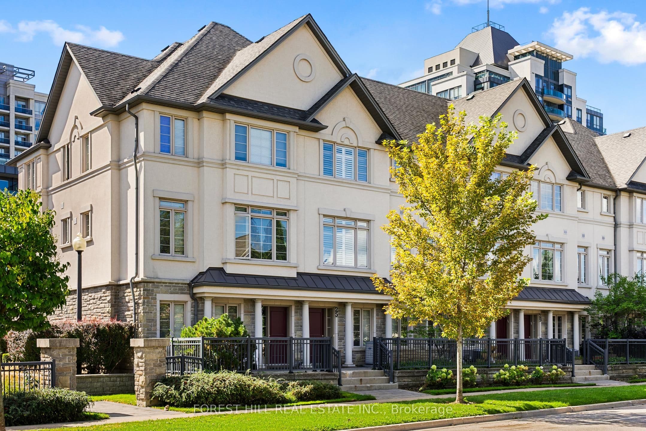 25 Beverley Glen Boulevard, Vaughan, ON L3T 2V6