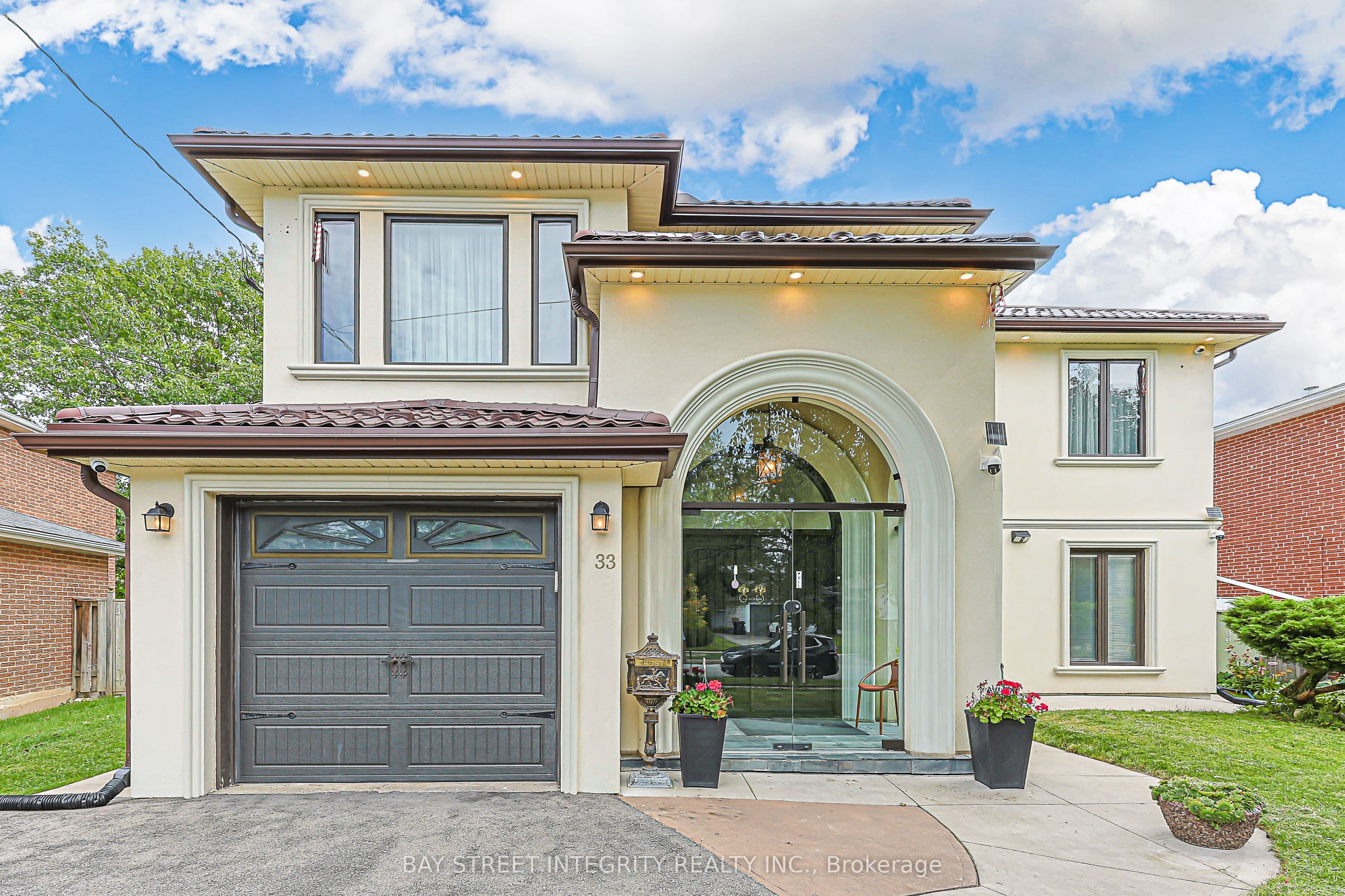 33 Deerford Road, Toronto, ON M2J 3H9