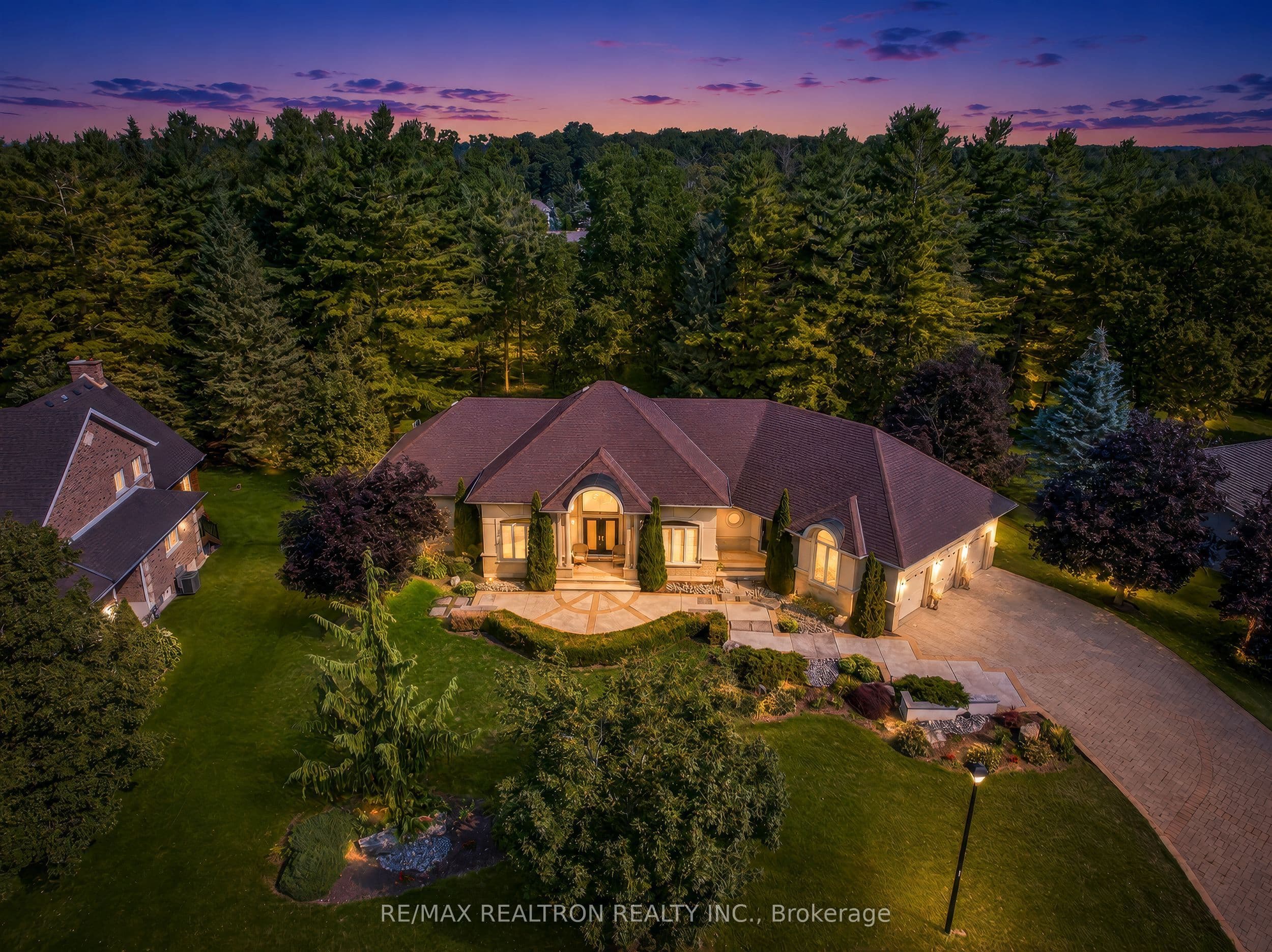 24 Maplehyrn Avenue, East Gwillimbury, ON L0G 1V0